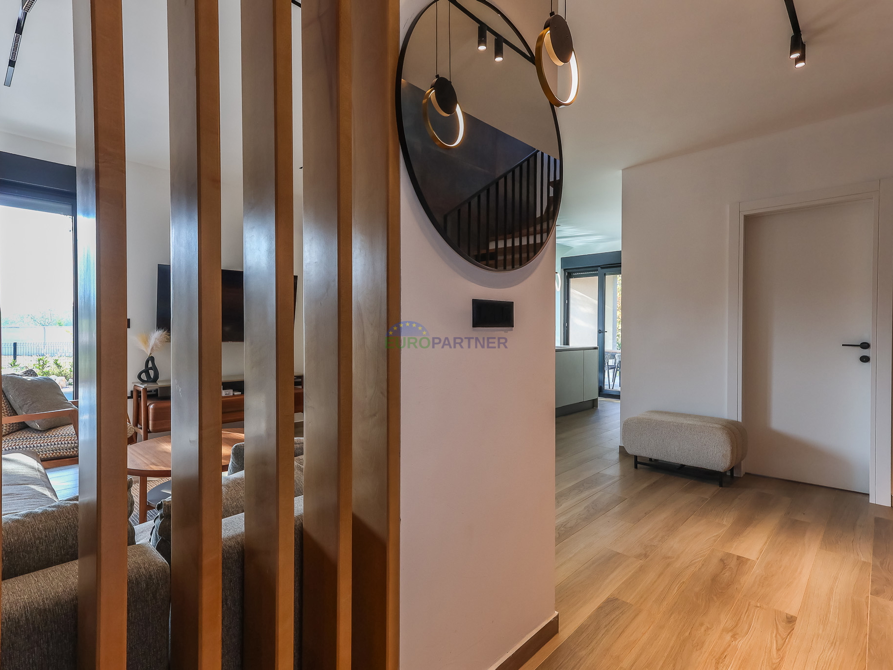 Novogradnja modernog dizajna 5km od Poreča, Istra