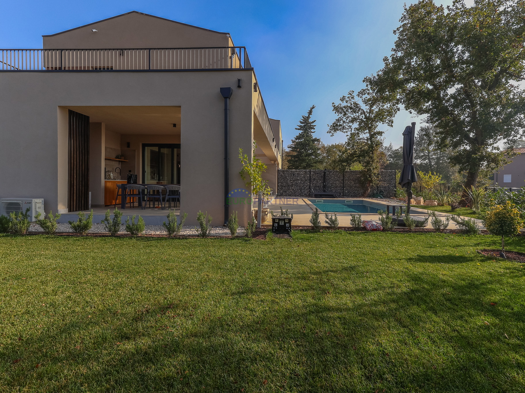 Novogradnja modernog dizajna 5km od Poreča, Istra