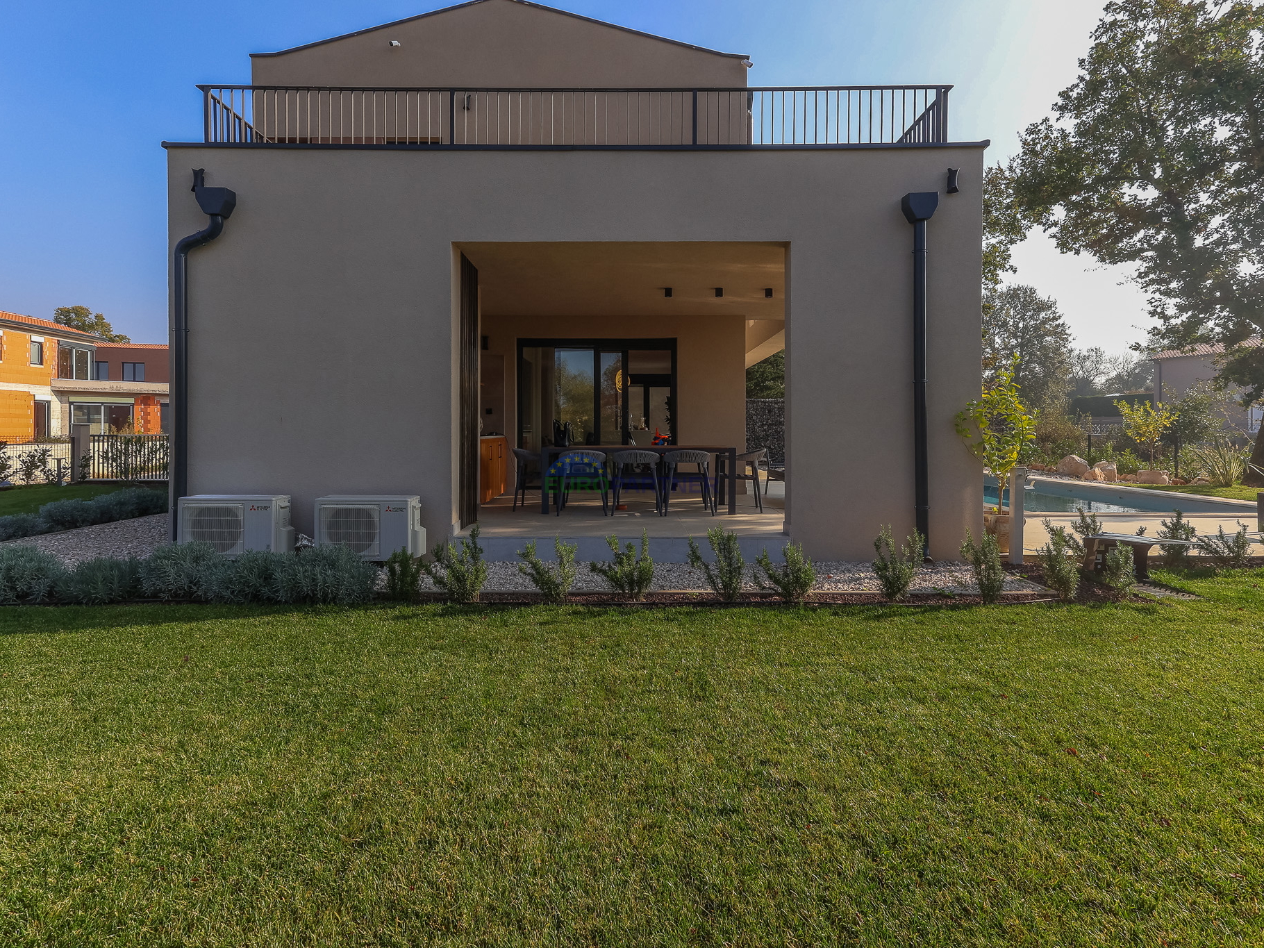 Novogradnja modernog dizajna 5km od Poreča, Istra