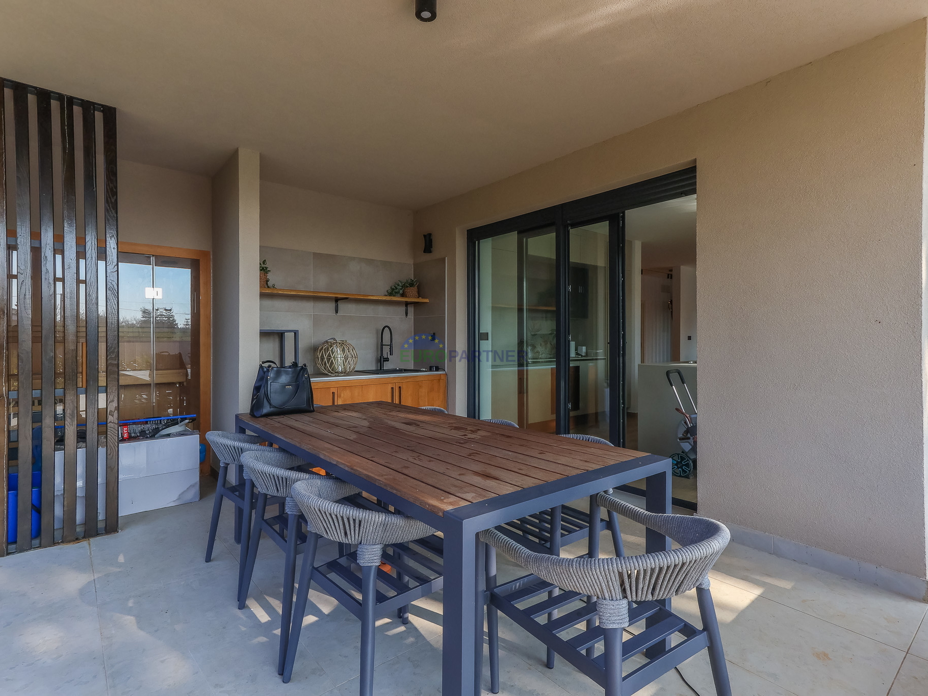 Novogradnja modernog dizajna 5km od Poreča, Istra