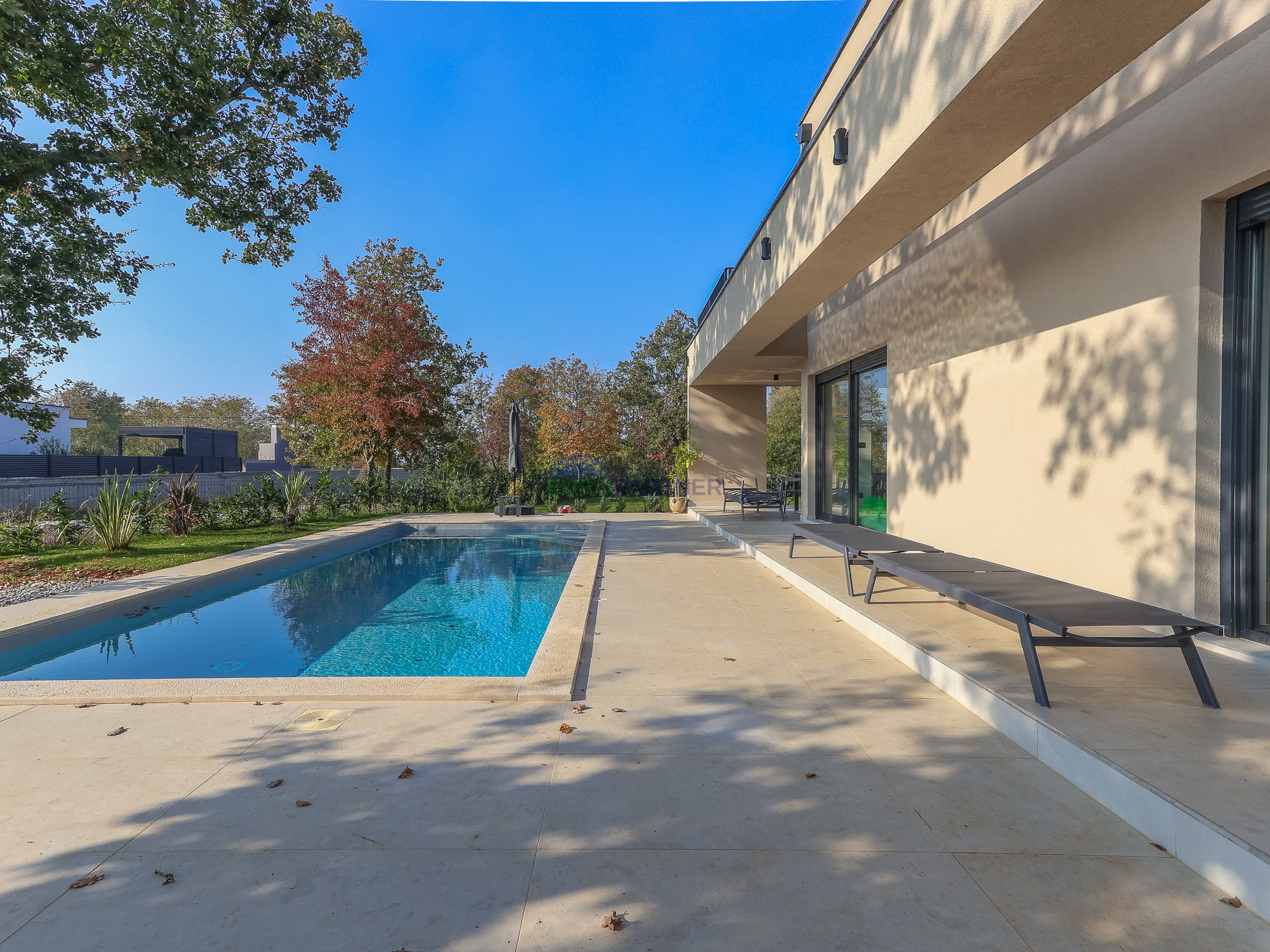 Novogradnja modernog dizajna 5km od Poreča, Istra