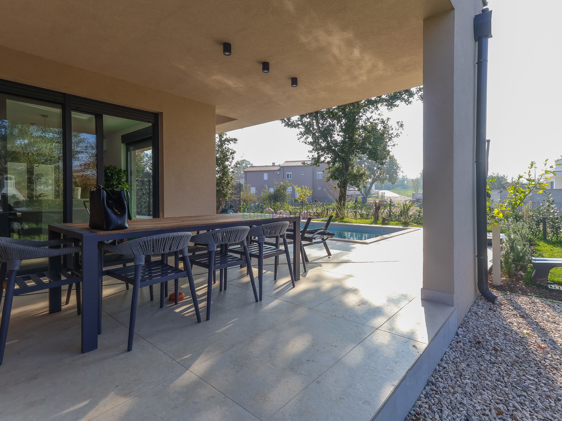 Novogradnja modernog dizajna 5km od Poreča, Istra