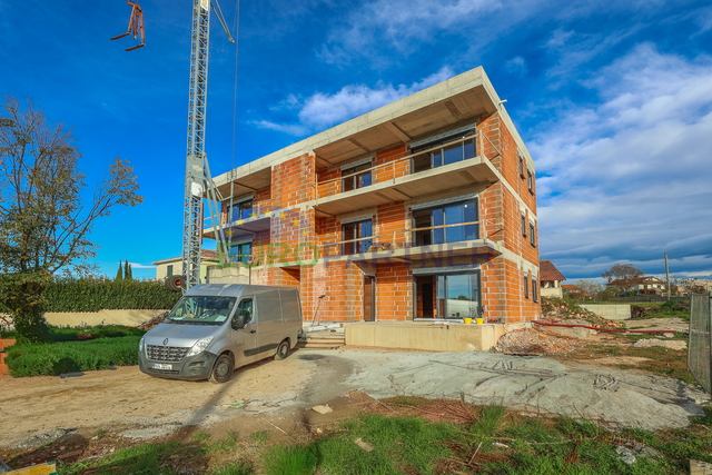 Apartment with a 400m2 garden, Poreč