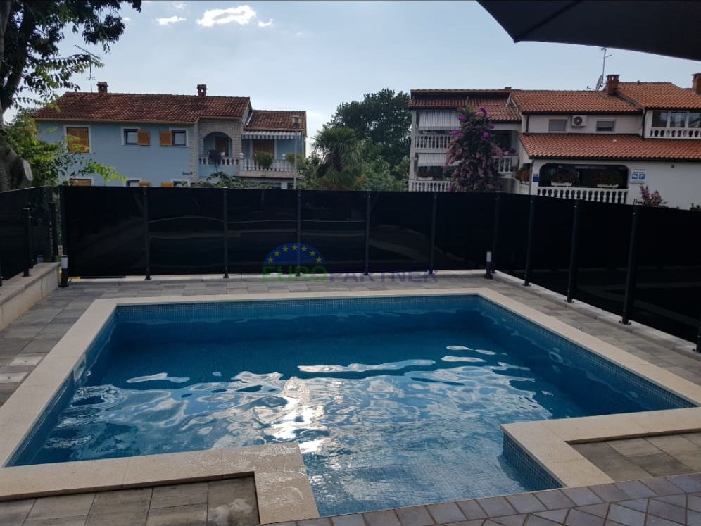 Wunderschöne Wohnung mit Pool, 5 km von Poreč