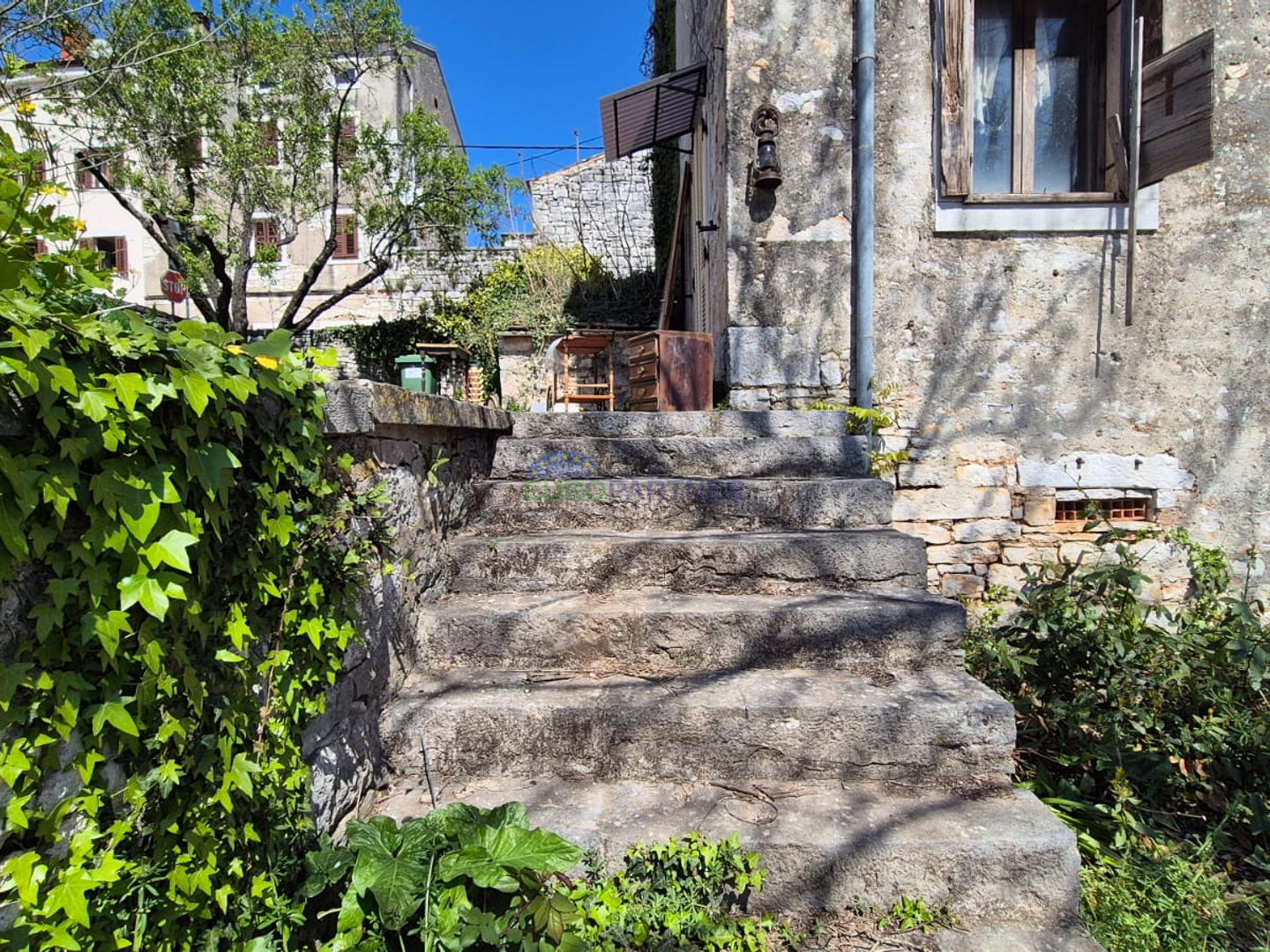 Samostojeća kuća za renovaciju, Sveti Lovreč