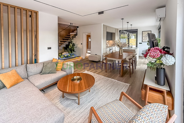 A beautiful modern house with a swimming pool, 5 km from Poreč and the sea!