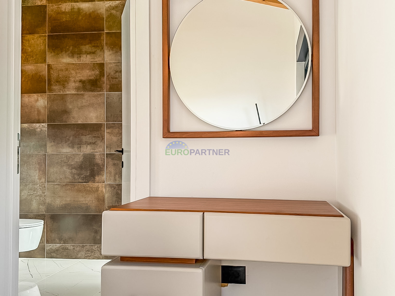 A beautiful modern house with a swimming pool&comma; 5 km from Pore&ccaron; and the sea&excl;