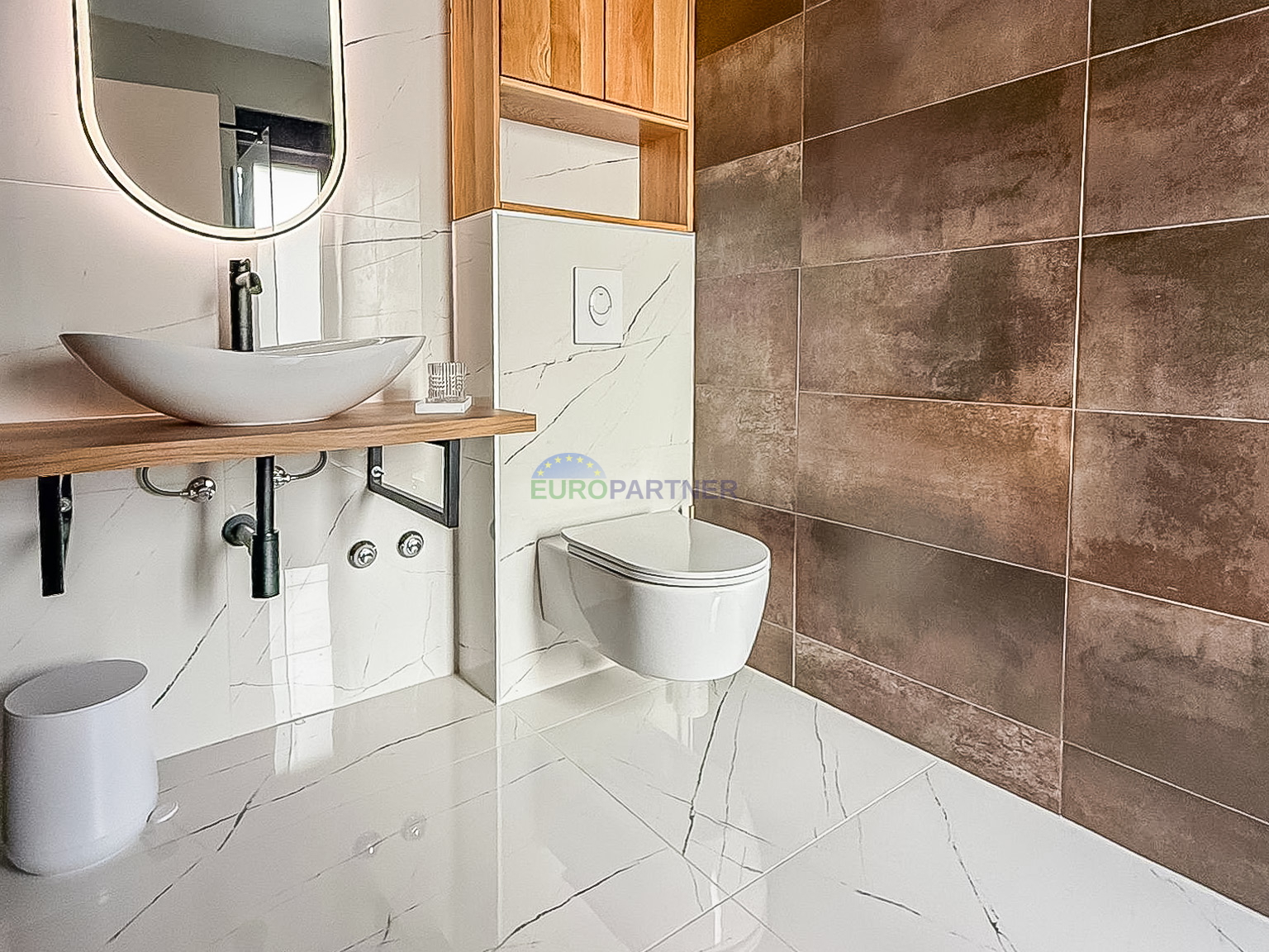 A beautiful modern house with a swimming pool&comma; 5 km from Pore&ccaron; and the sea&excl;