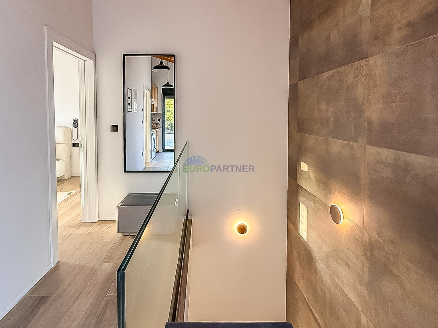 A beautiful modern house with a swimming pool&comma; 5 km from Pore&ccaron; and the sea&excl;