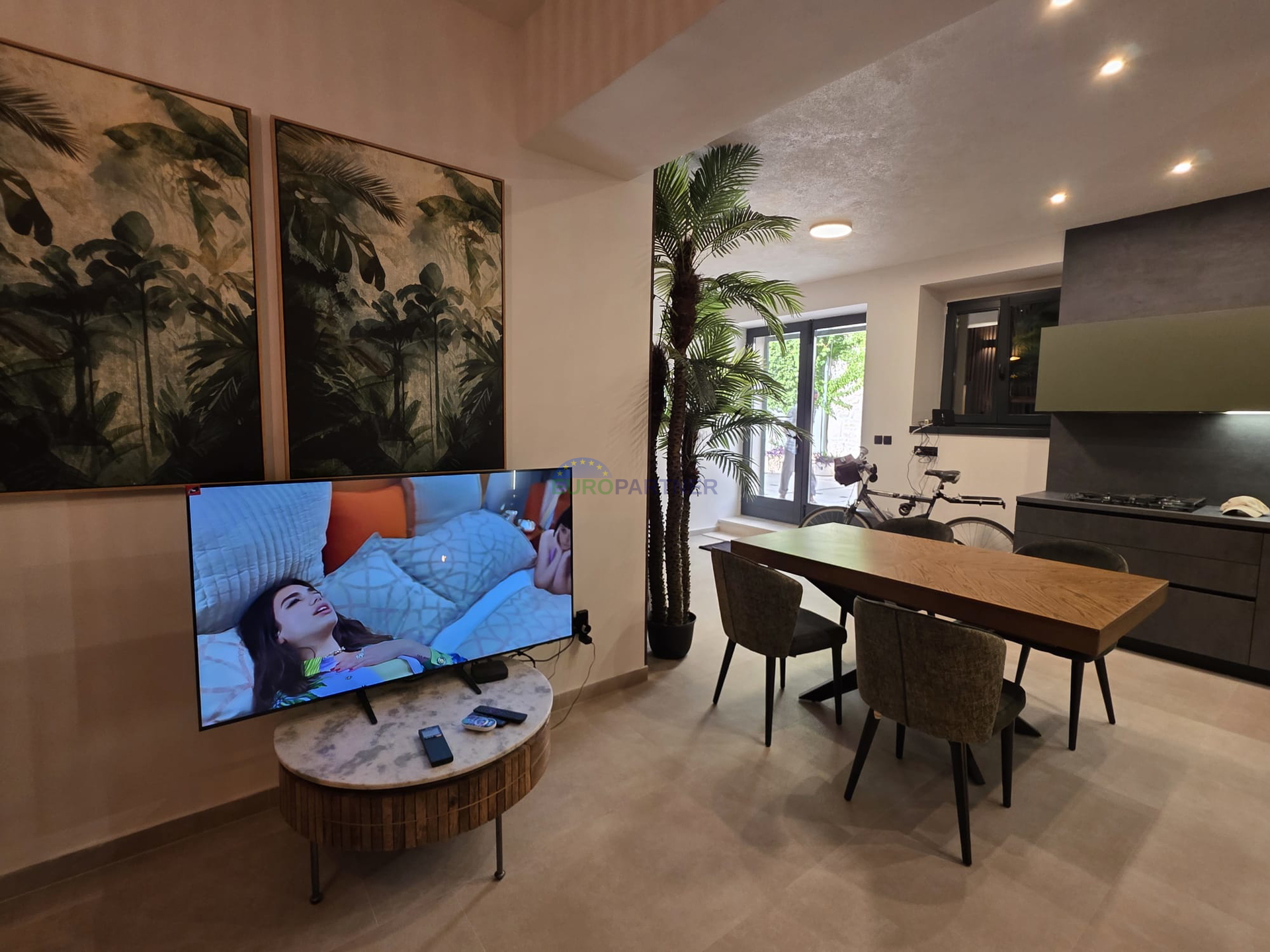 Predivno ure&dstrok;en stan u blizini mora