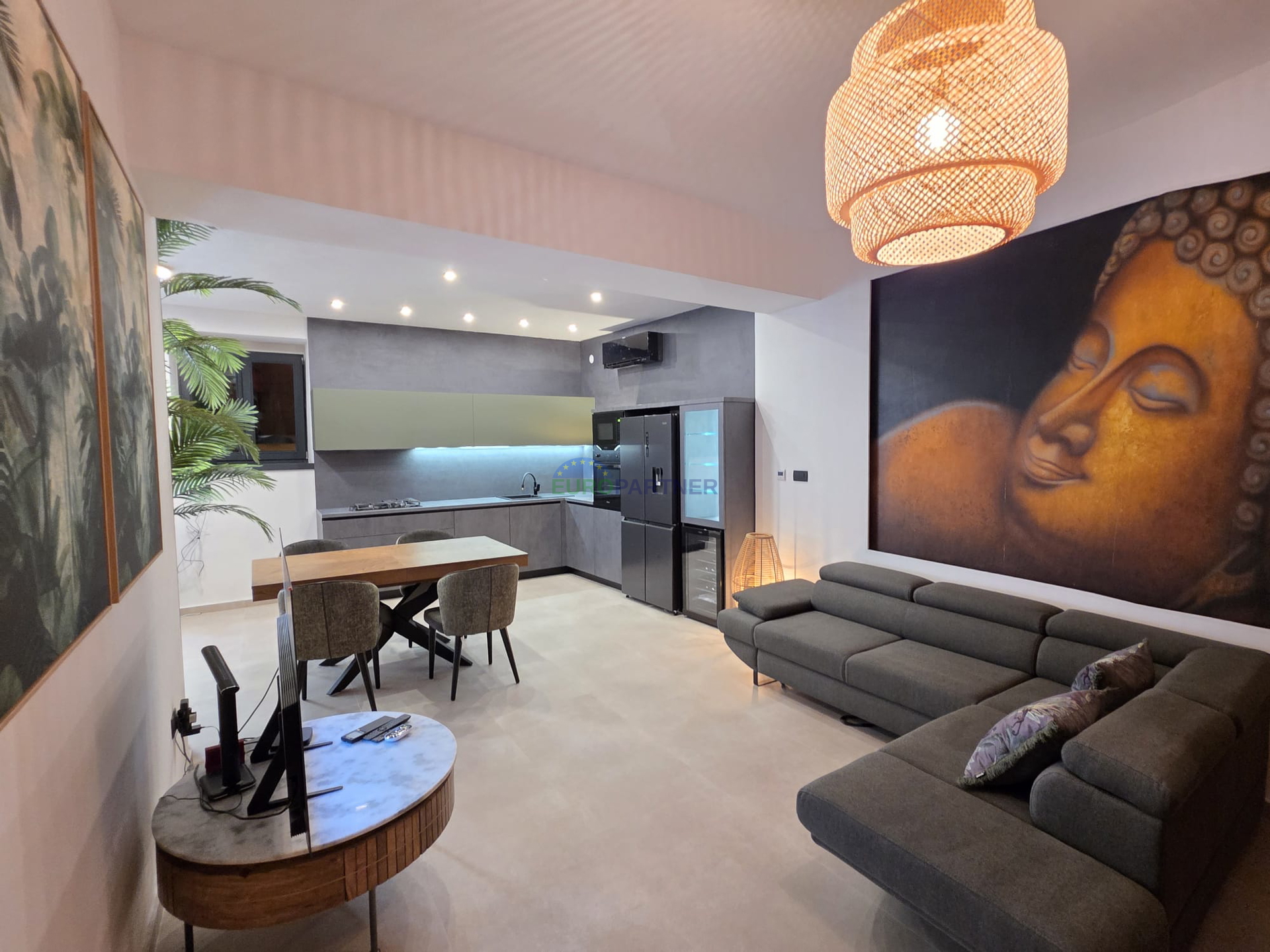 Predivno ure&dstrok;en stan u blizini mora