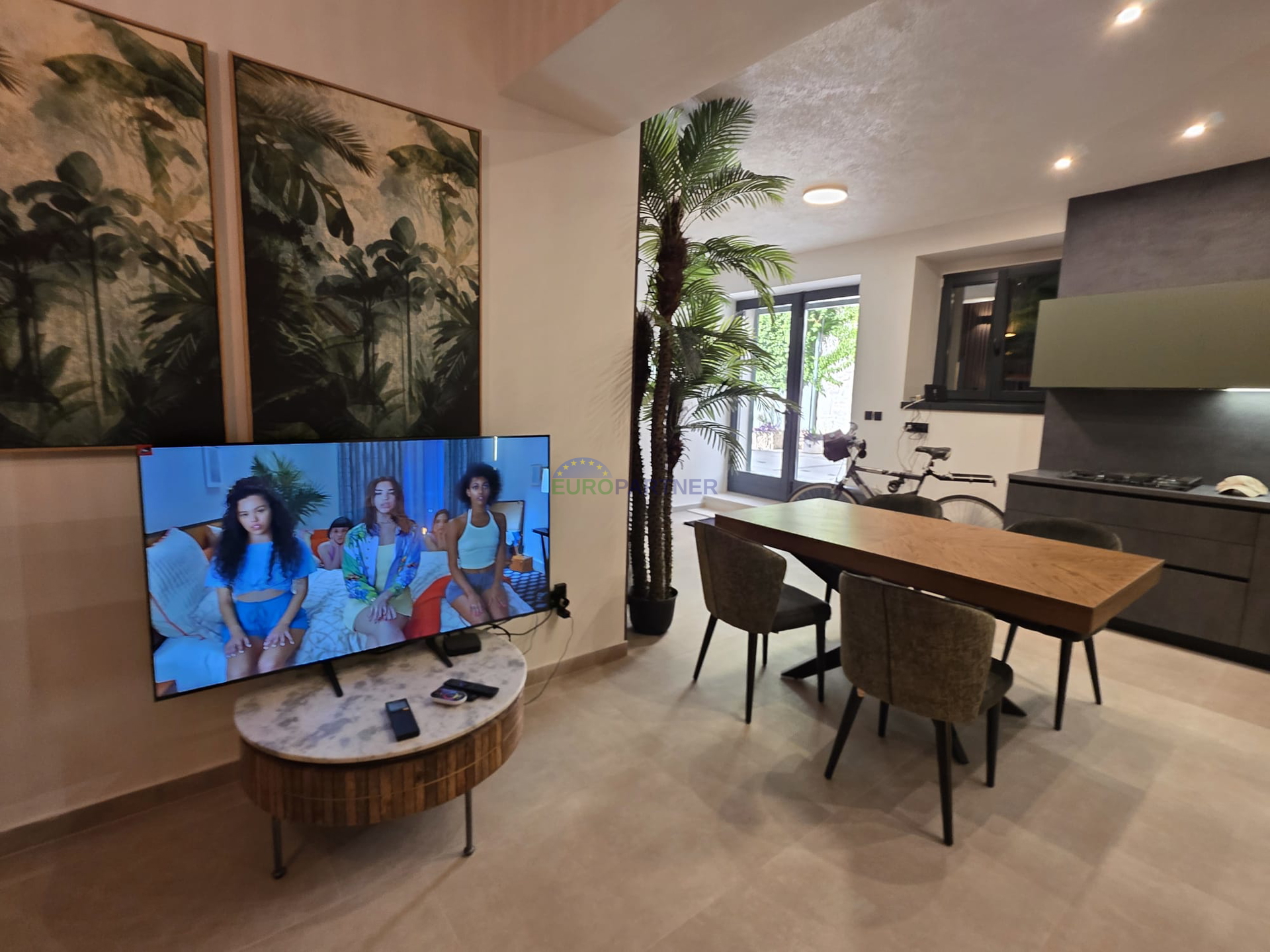 Predivno ure&dstrok;en stan u blizini mora