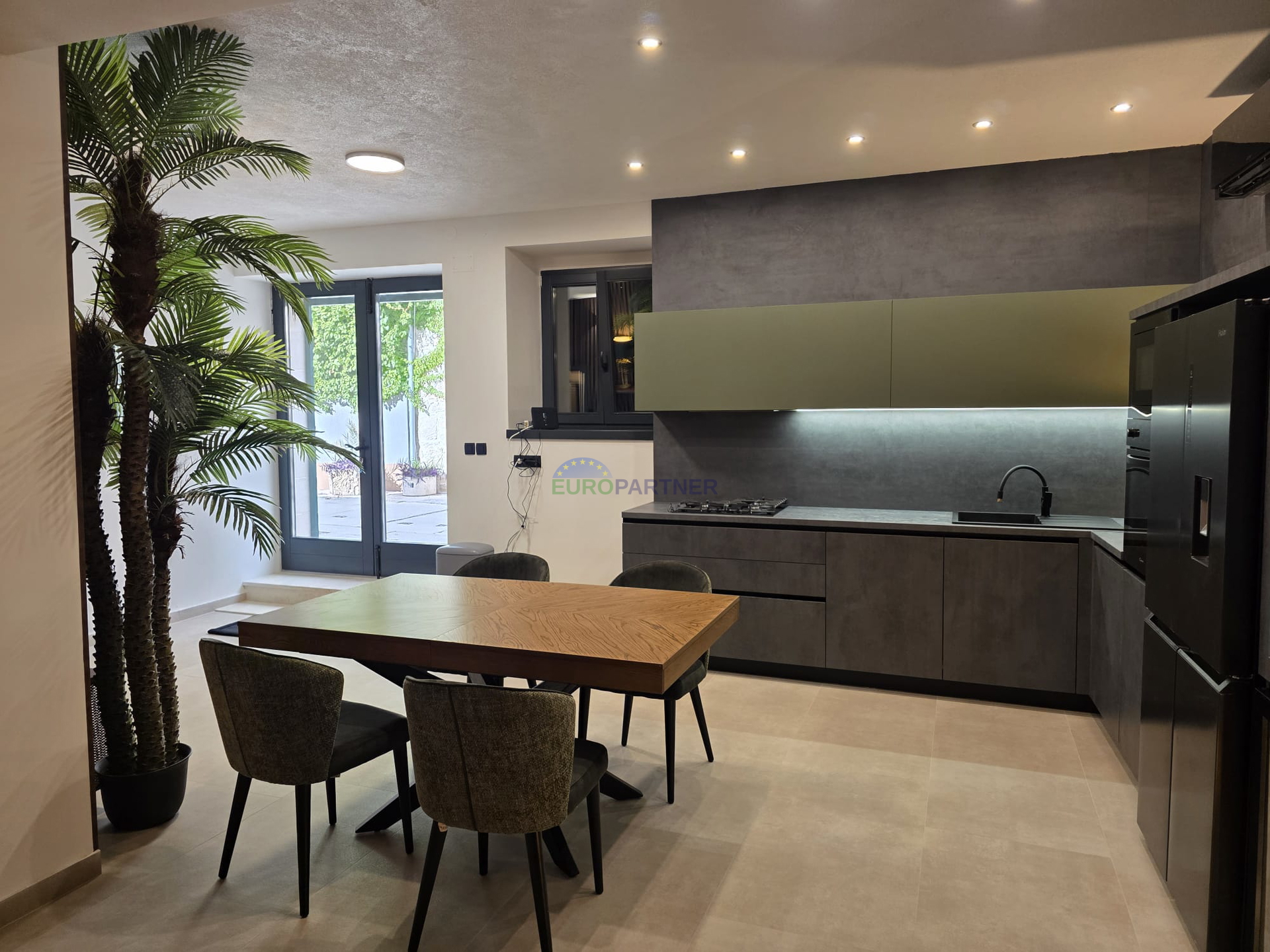 Predivno ure&dstrok;en stan u blizini mora