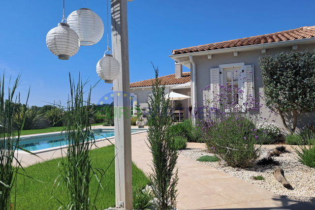 A detached villa that combines quality, functionality and location with an open sea view!
