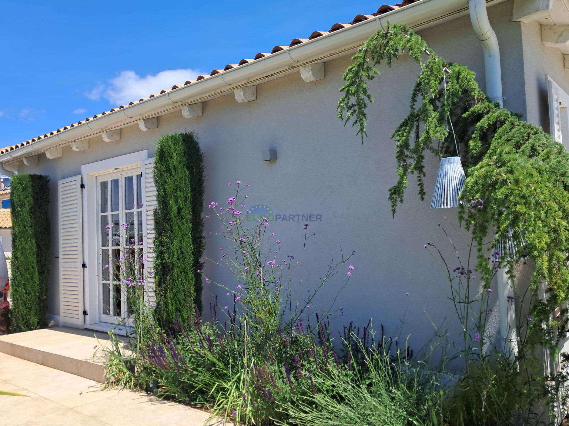 A detached villa that combines quality&comma; functionality and location with an open sea view&excl;