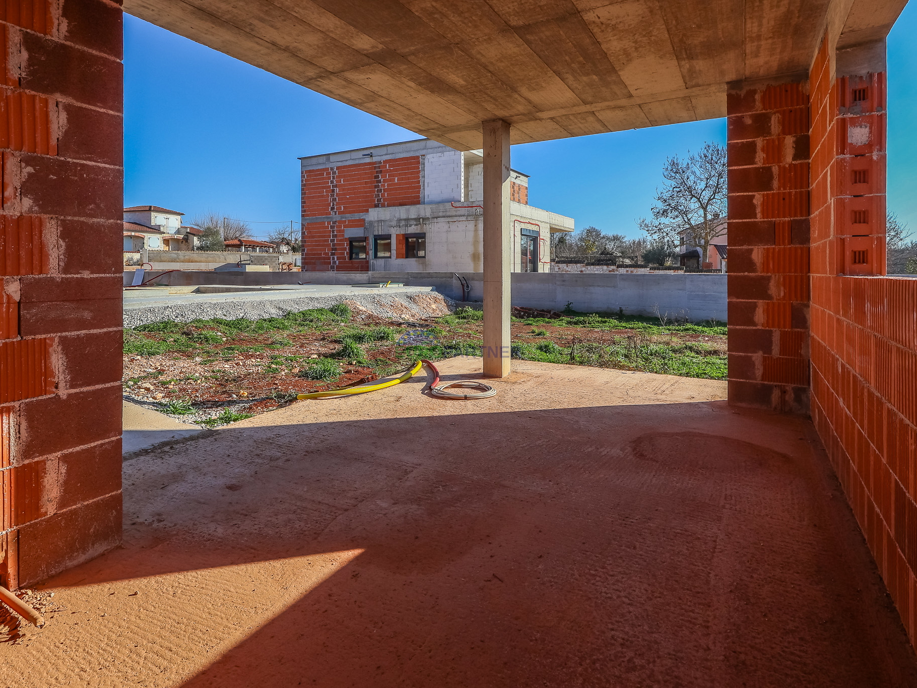 "Villa Black Beauty" attende il suo nuovo proprietario&comma; realizzata con il metodo di costruzione "chiavi in &ZeroWidthSpace;&ZeroWidthSpace;mano"&period;