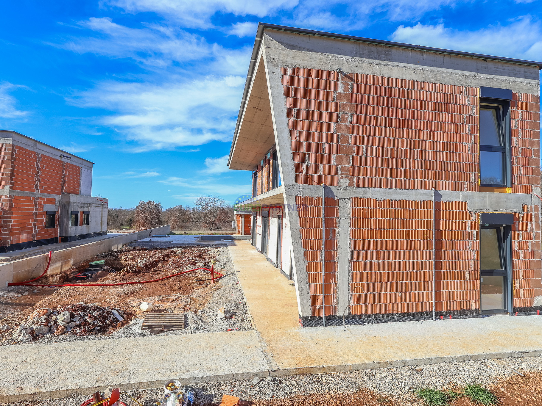 "Villa Black Beauty" is waiting for its new owner on a turnkey basis&period;