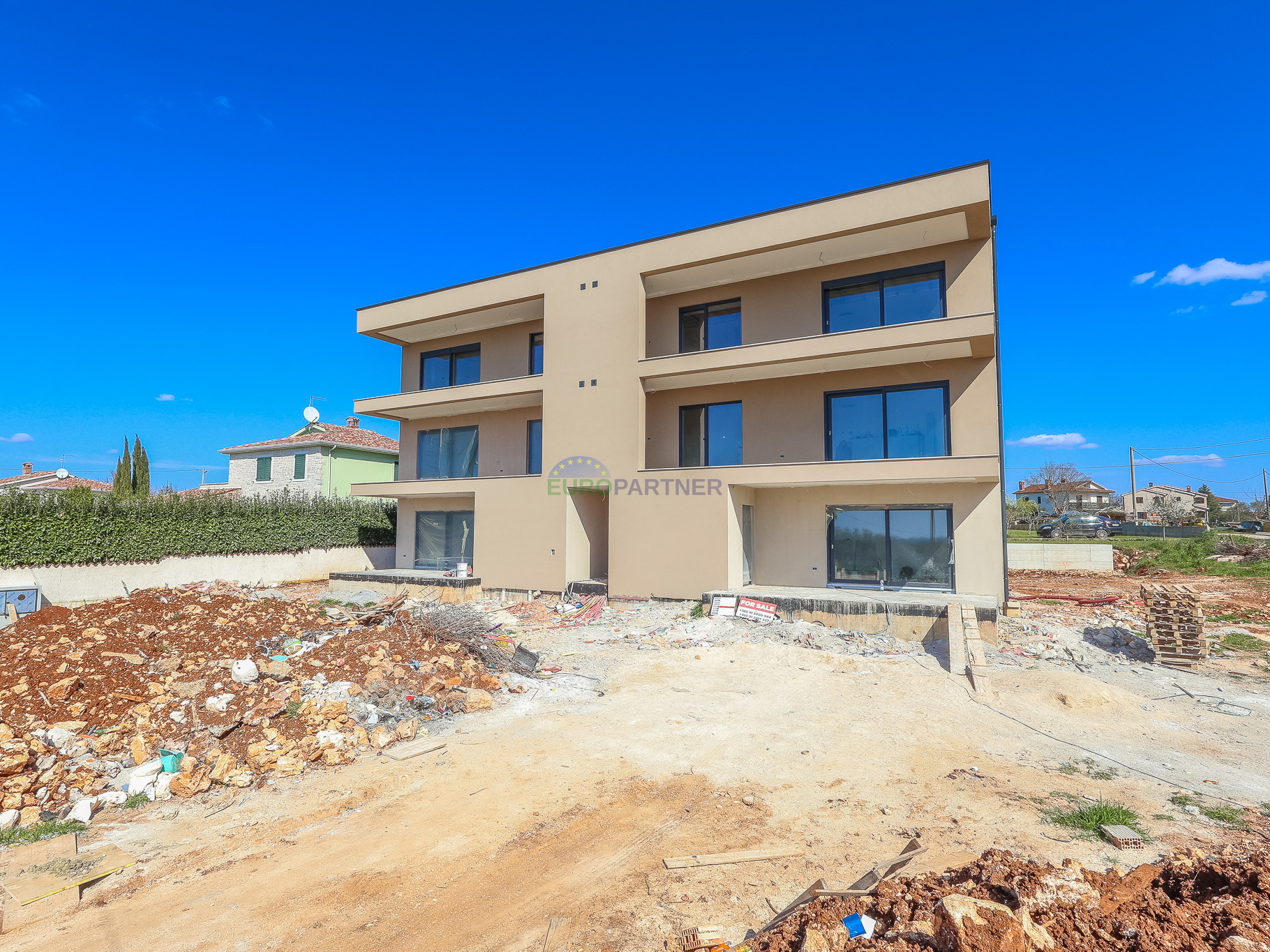 Apartment with a 400m2 garden&comma; Pore&ccaron;