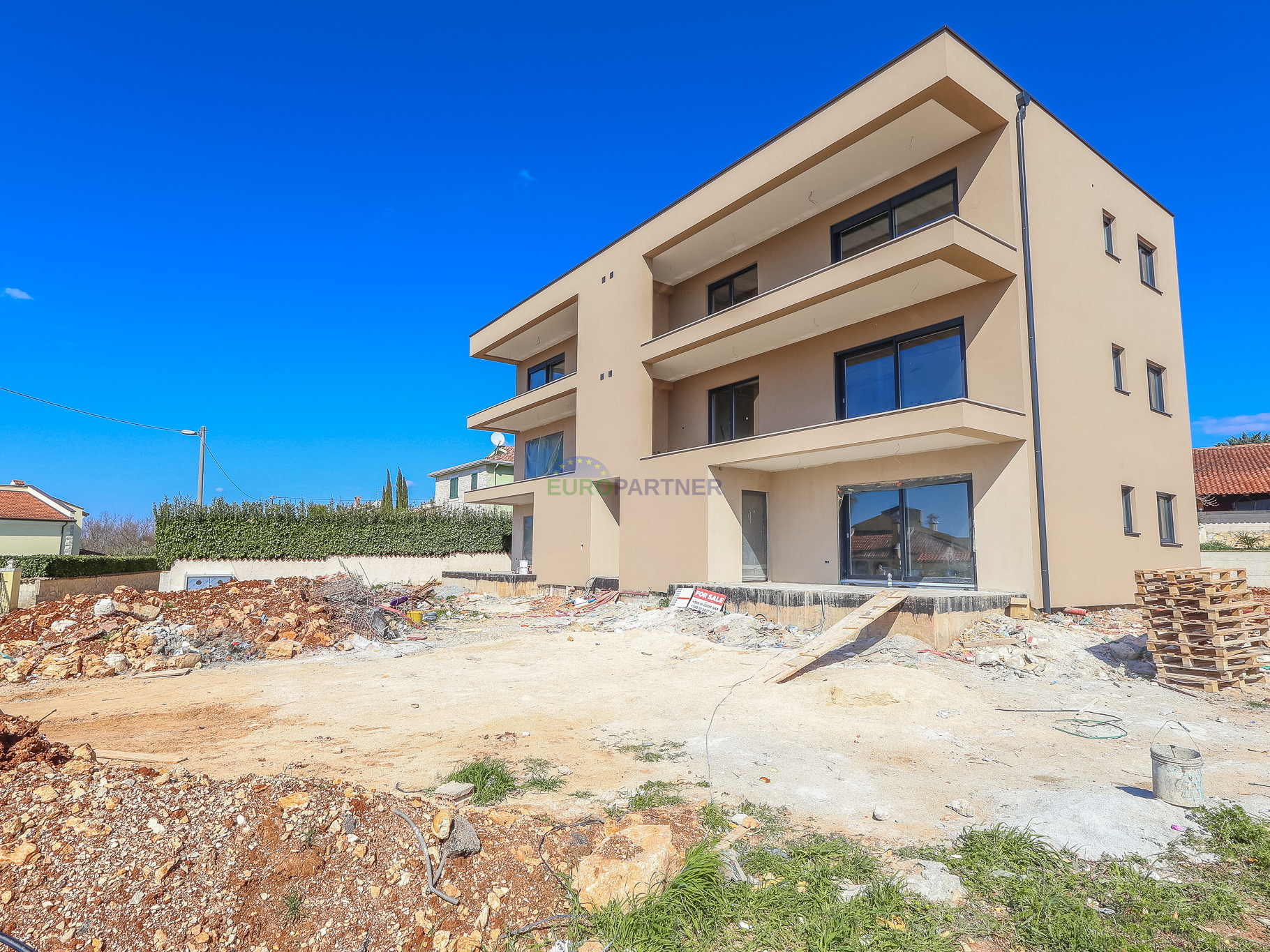 Apartment with a 400m2 garden&comma; Pore&ccaron;