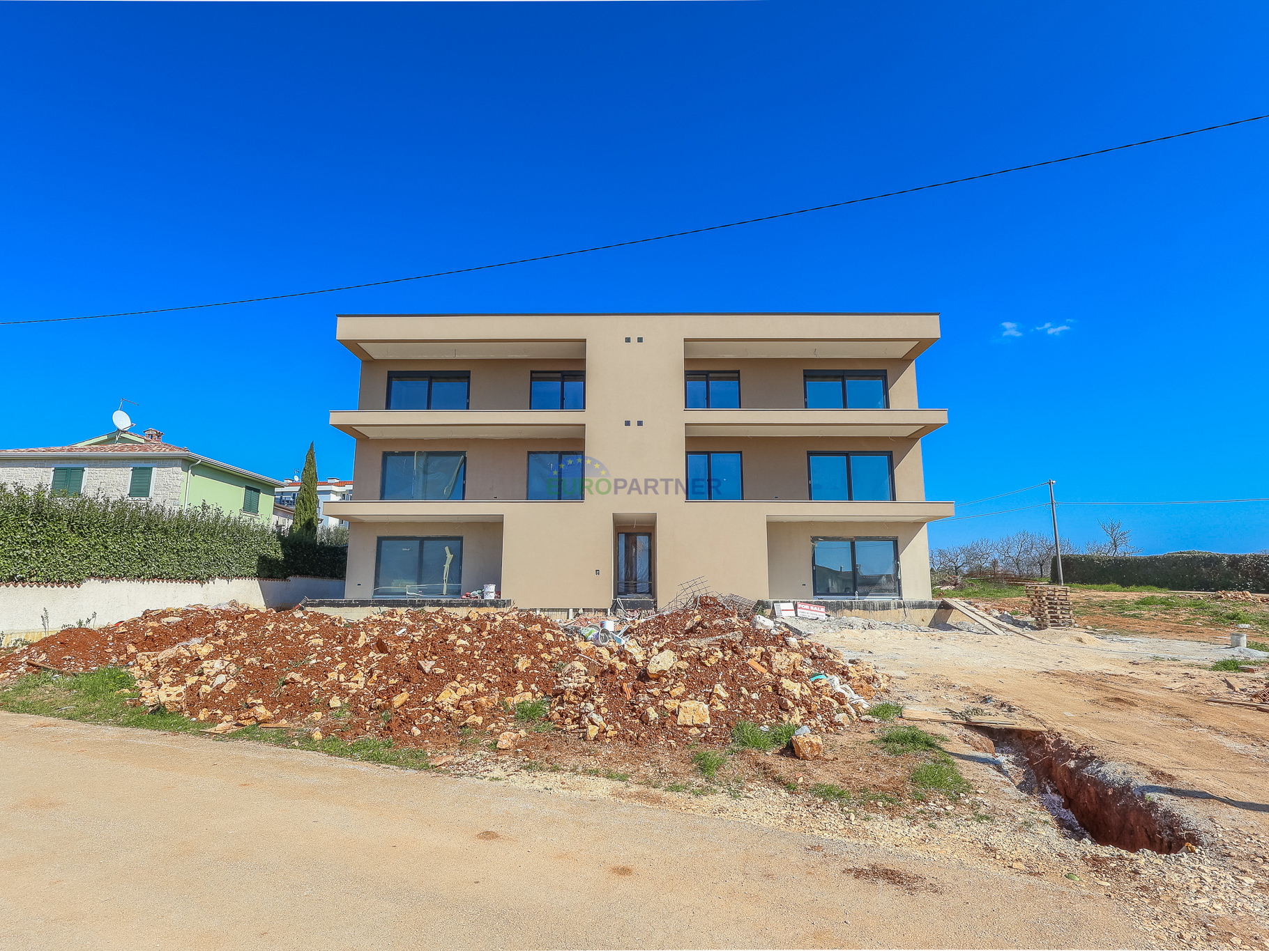 Apartment with a 400m2 garden&comma; Pore&ccaron;
