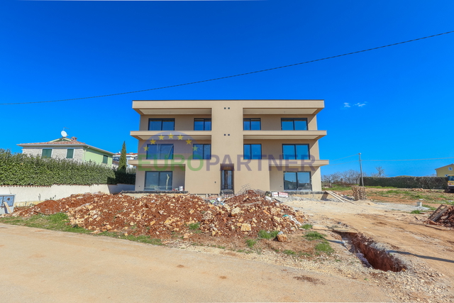 Apartment with a 400m2 garden, Poreč