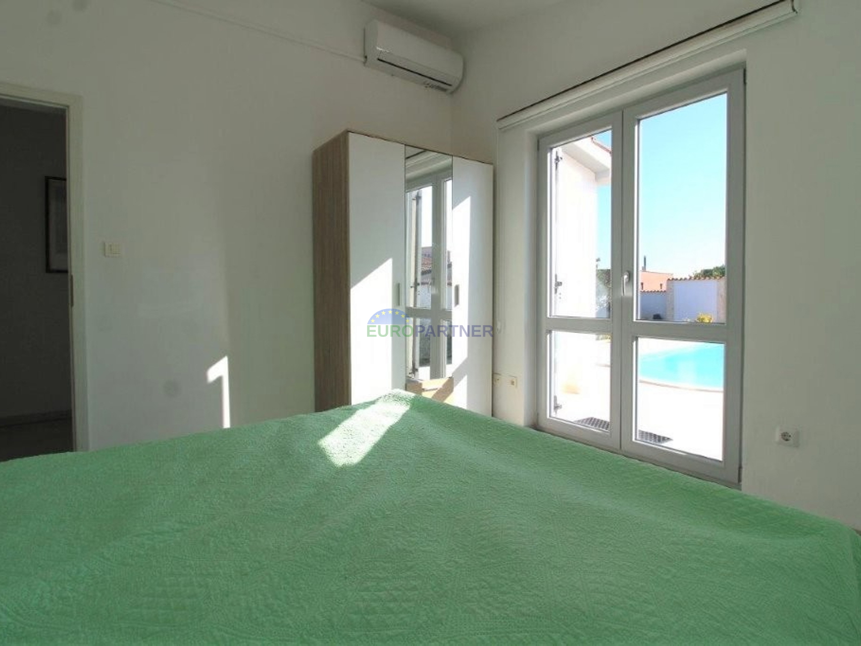 Mediteranska prizemnica s bazenom, 7km od Poreča