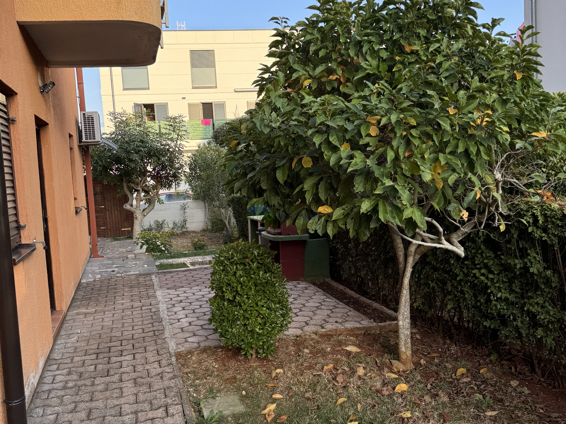 Istrien&comma; Novigrad&comma; eine Wohnung mit Garten in der N&auml;he des Meeres