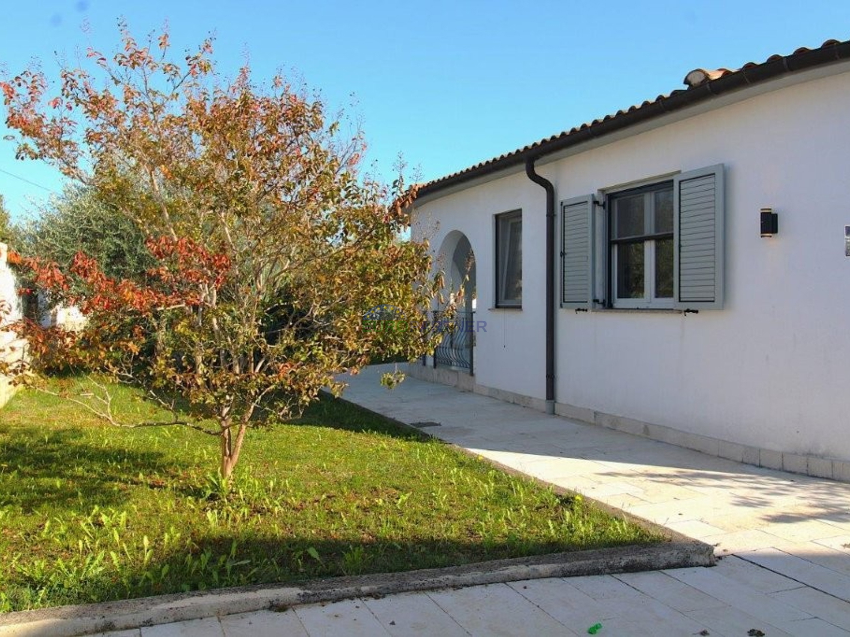 Mediteranska prizemnica s bazenom, 7km od Poreča