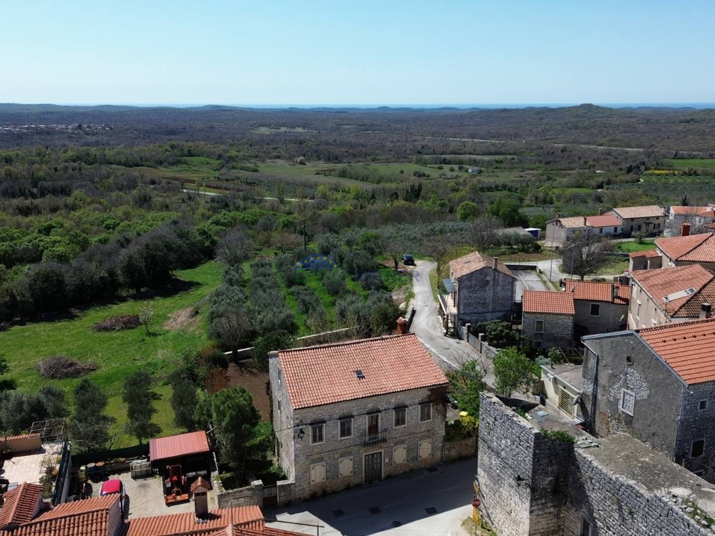 Samostojeća kuća za renovaciju, Sveti Lovreč