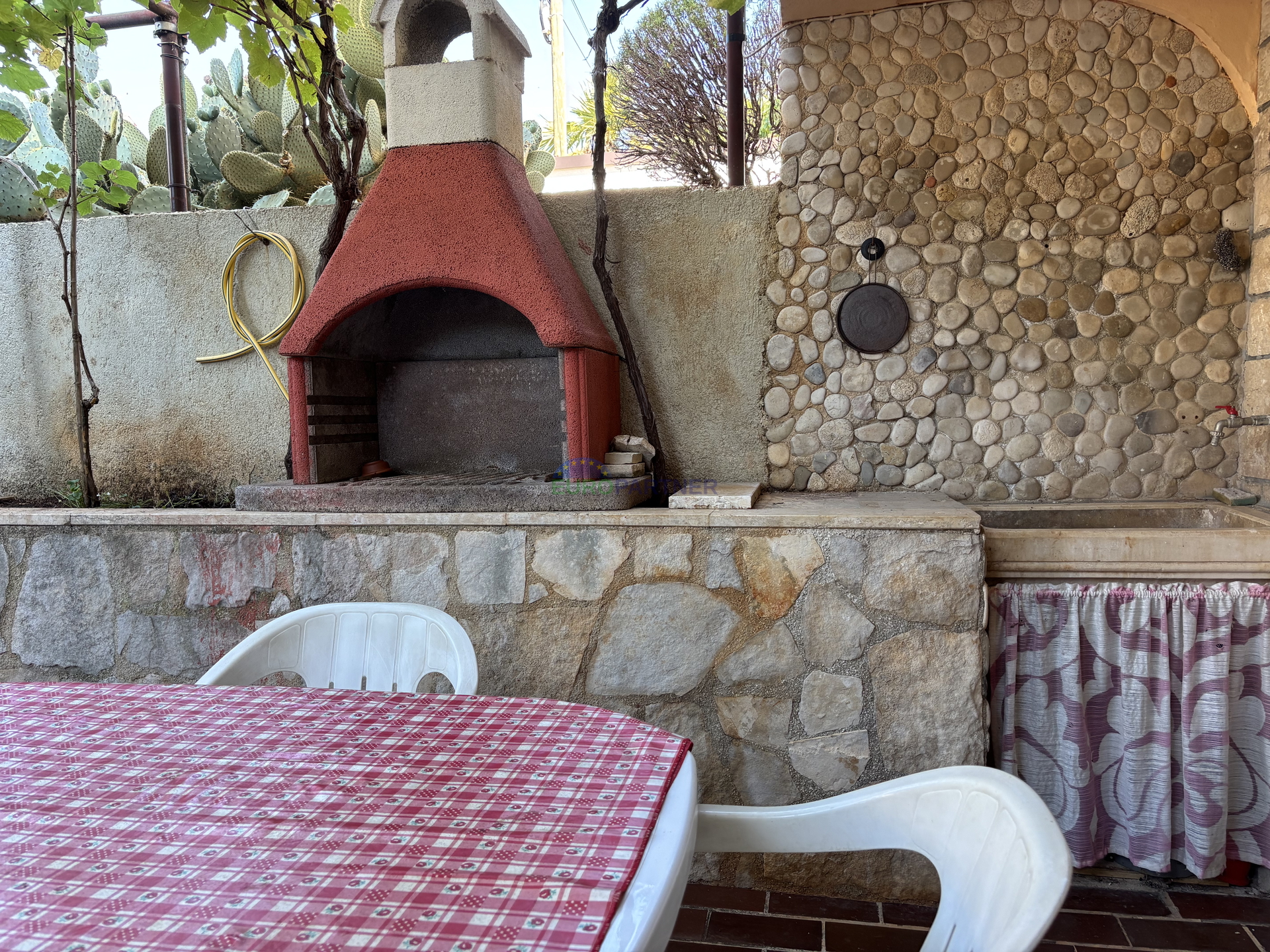 Istra, Novigrad, stan nedaleko od mora sa vanjskom kuhinjom