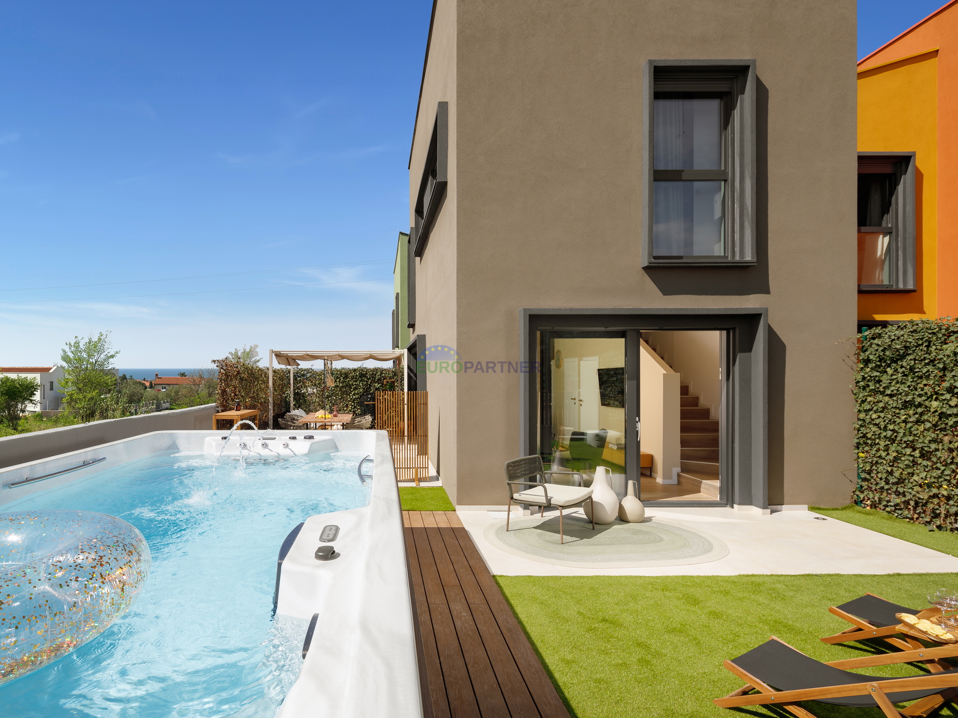 Istrien, Poreč, ein wunderschönes Haus in letzter Reihe in der Nähe des Meeres und der Stadt