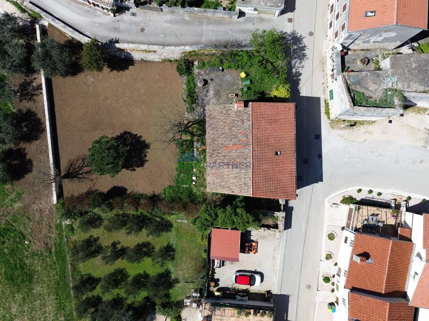 Samostojeća kuća za renovaciju, Sveti Lovreč