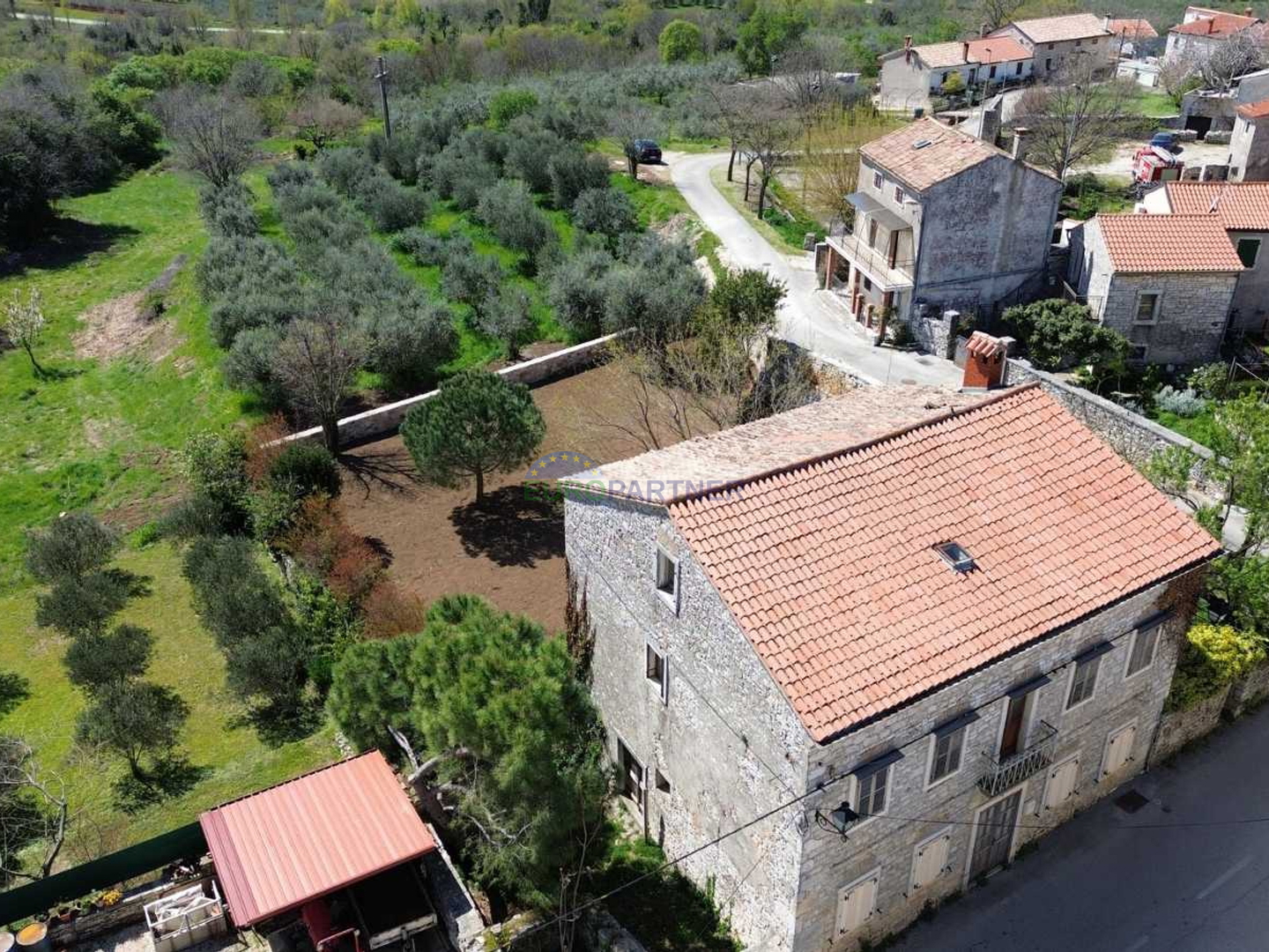 Samostojeća kuća za renovaciju, Sveti Lovreč