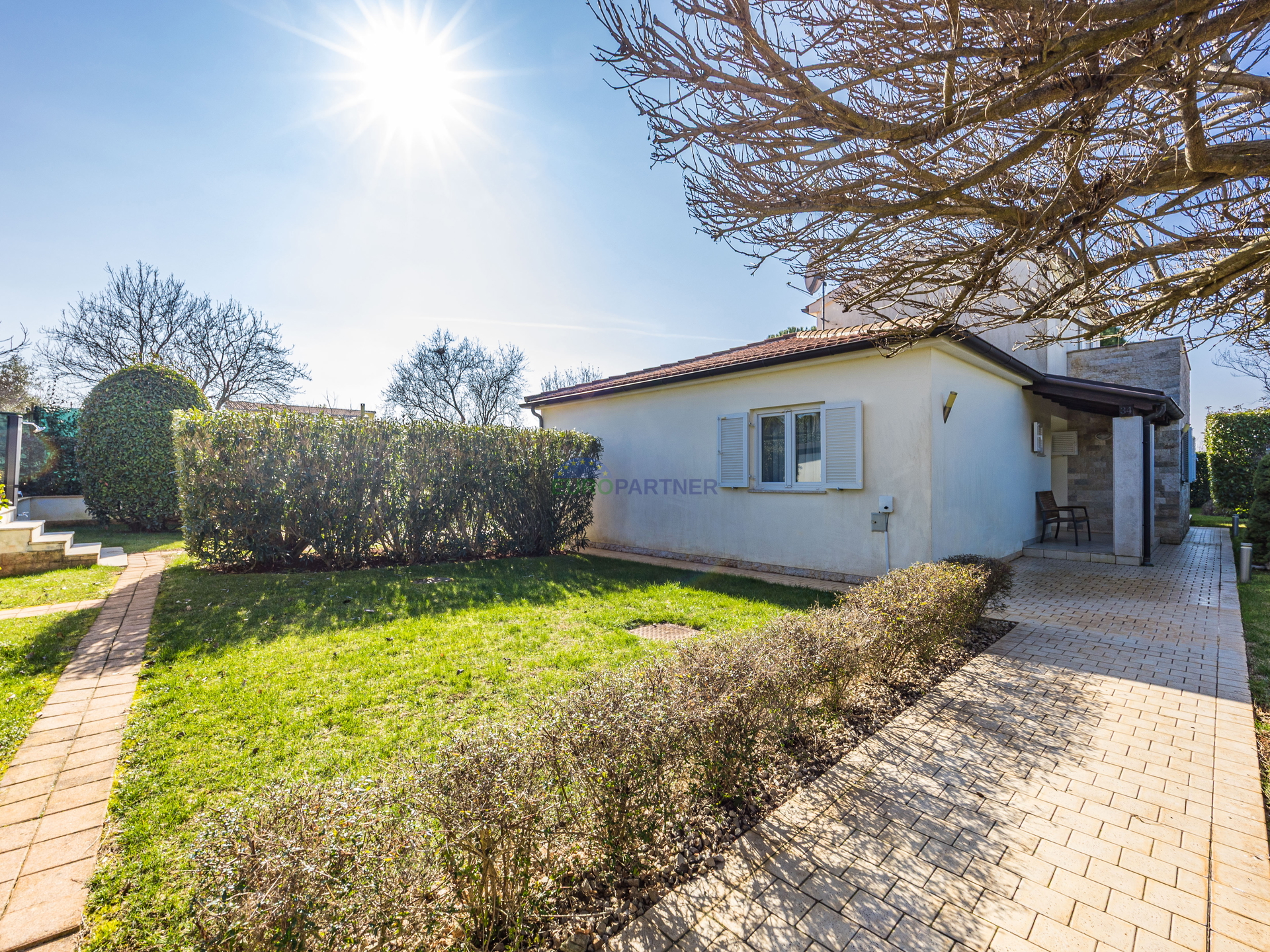 Pore&ccaron;&comma; mediteranska vila s bazenom&excl;