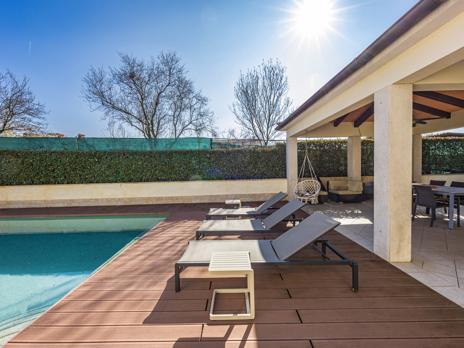 Pore&ccaron;&comma; mediteranska vila s bazenom&excl;