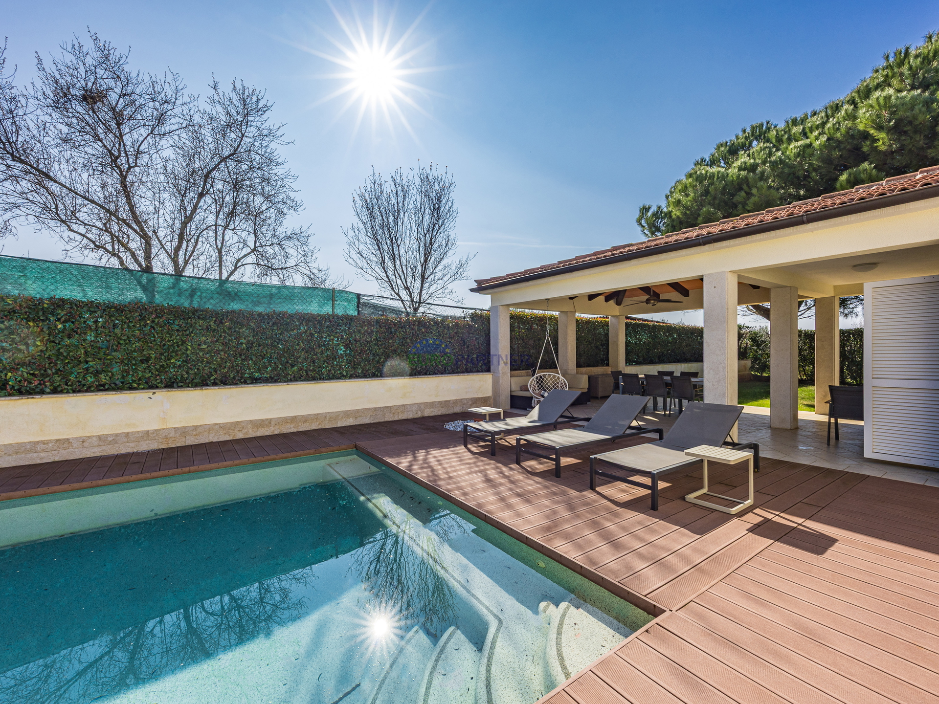 Pore&ccaron;&comma; mediteranska vila s bazenom&excl;