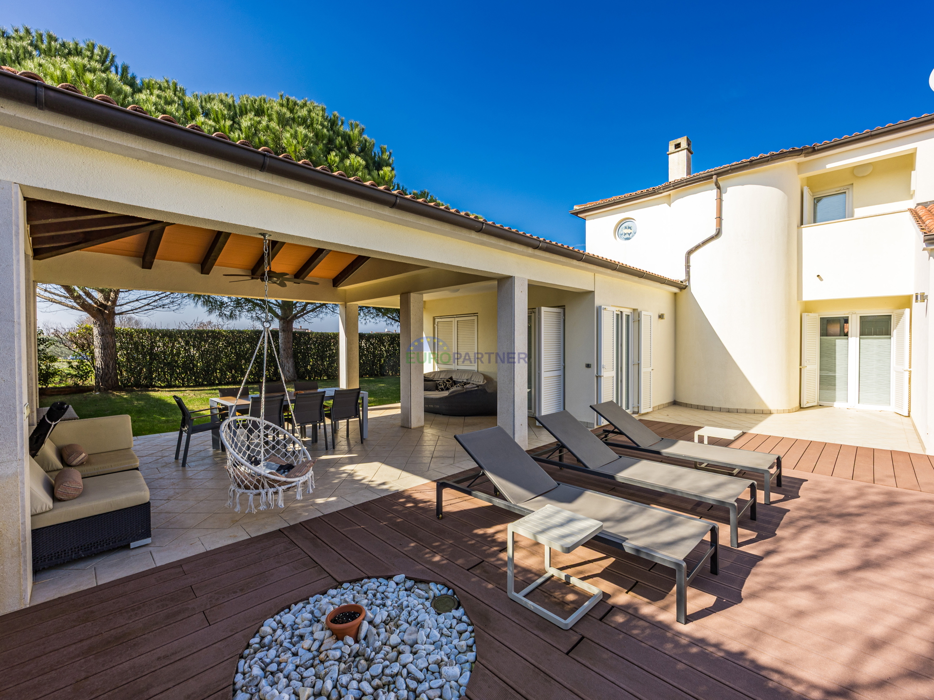 Pore&ccaron;&comma; mediteranska vila s bazenom&excl;