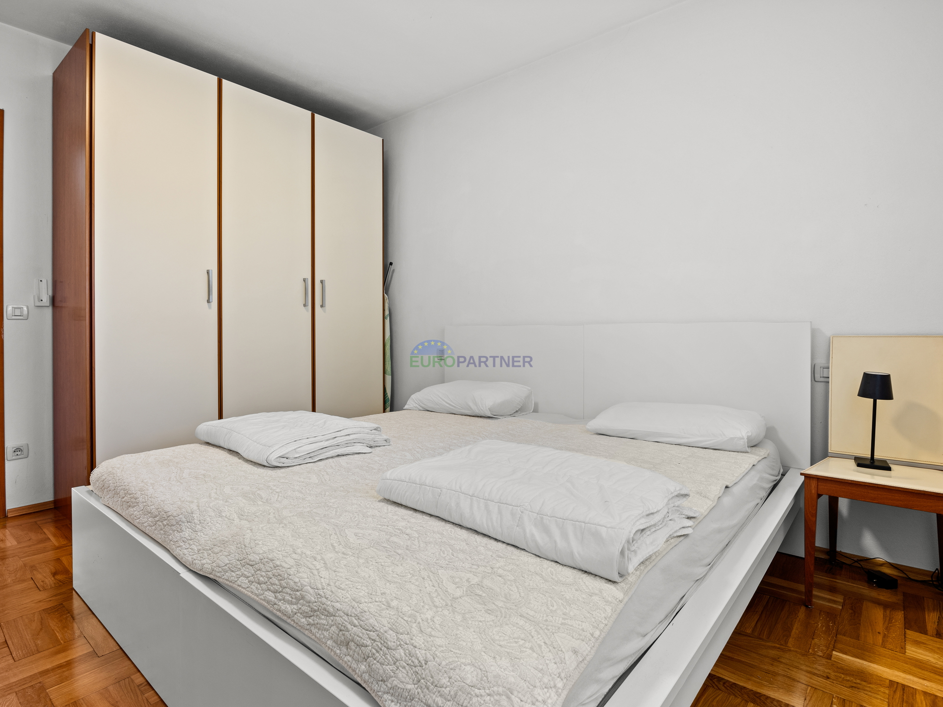 Pore&ccaron;&comma; mediteranska vila s bazenom&excl;