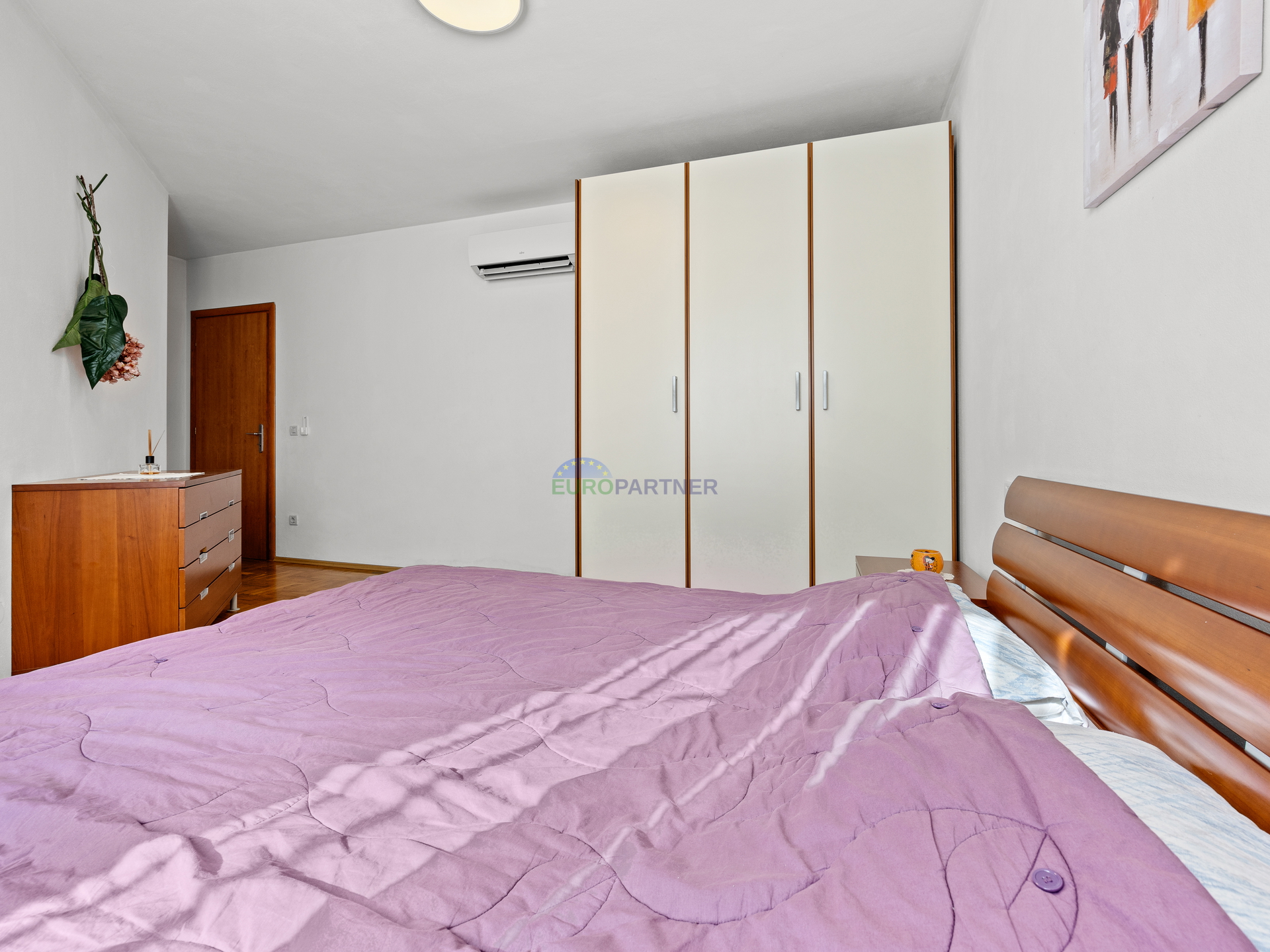 Pore&ccaron;&comma; mediteranska vila s bazenom&excl;