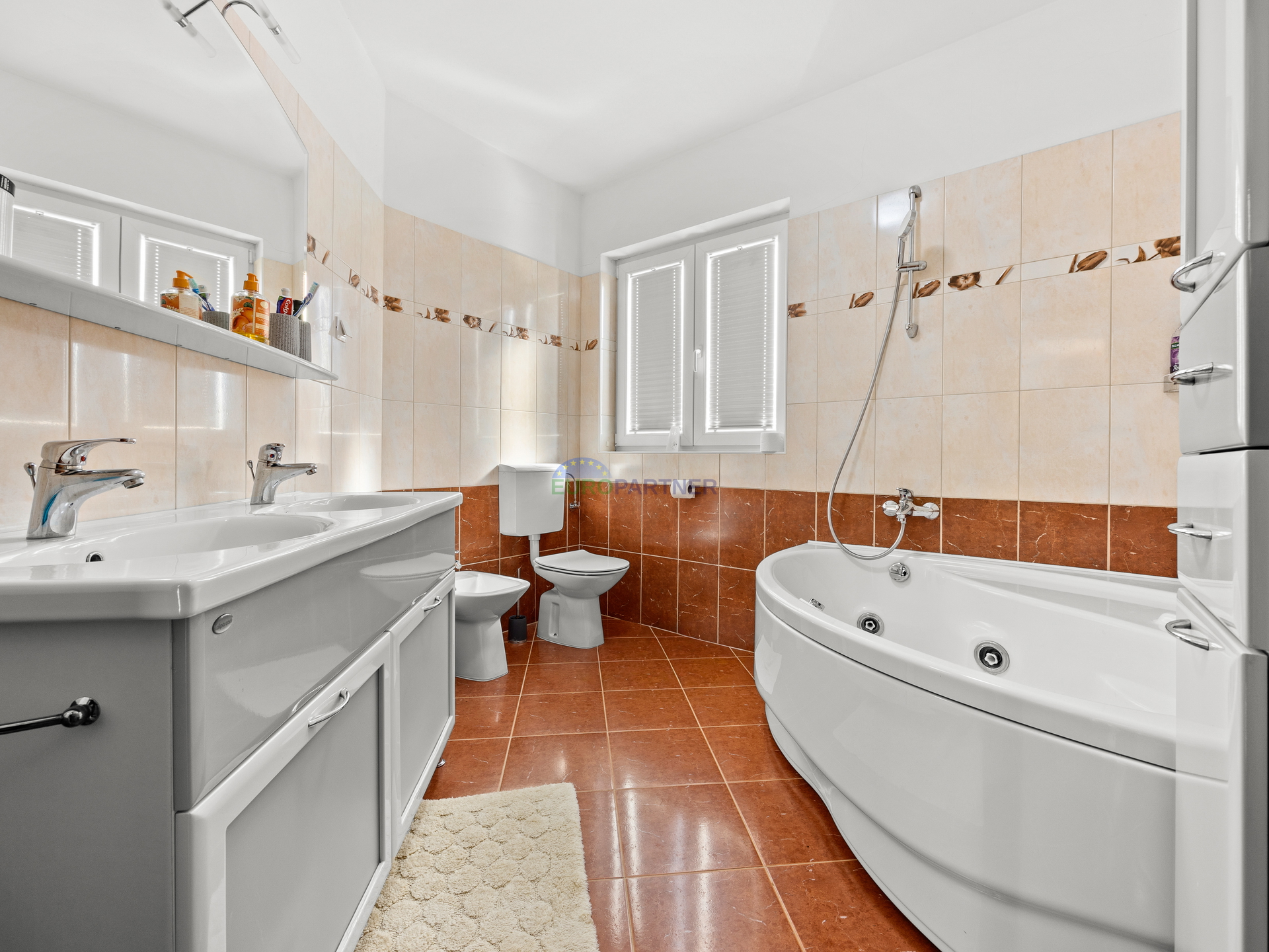 Pore&ccaron;&comma; mediteranska vila s bazenom&excl;