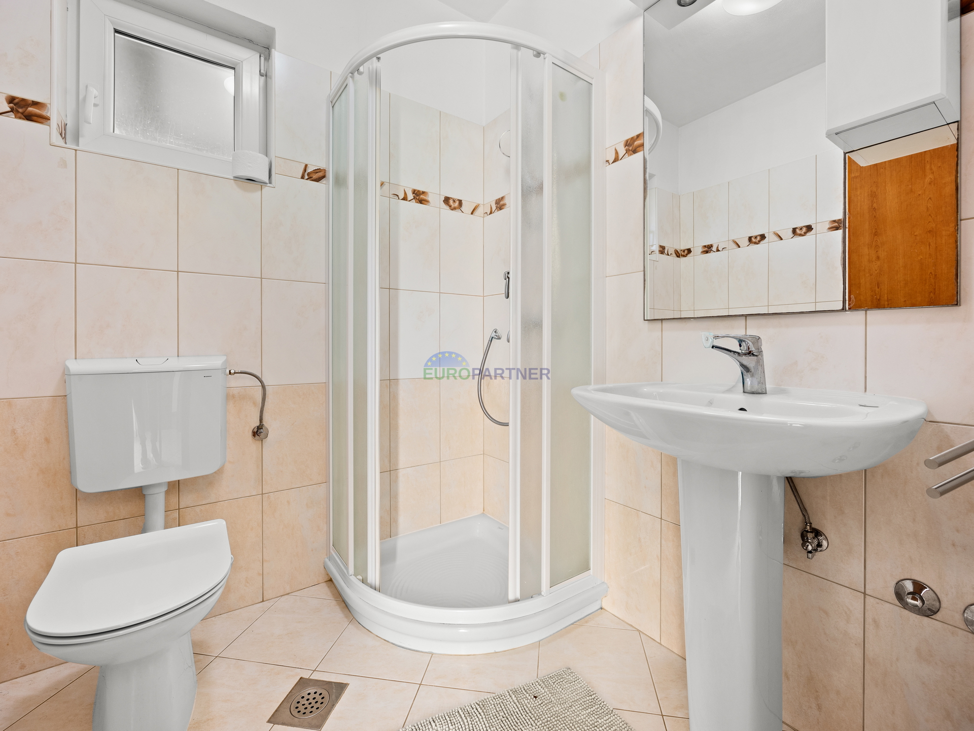 Pore&ccaron;&comma; mediteranska vila s bazenom&excl;