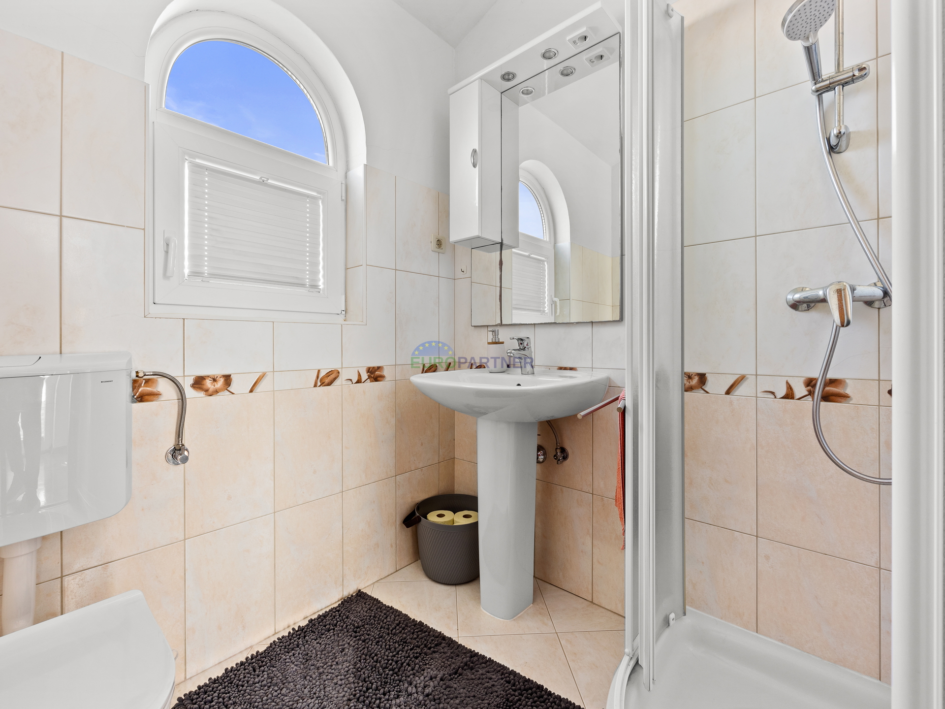 Pore&ccaron;&comma; mediteranska vila s bazenom&excl;