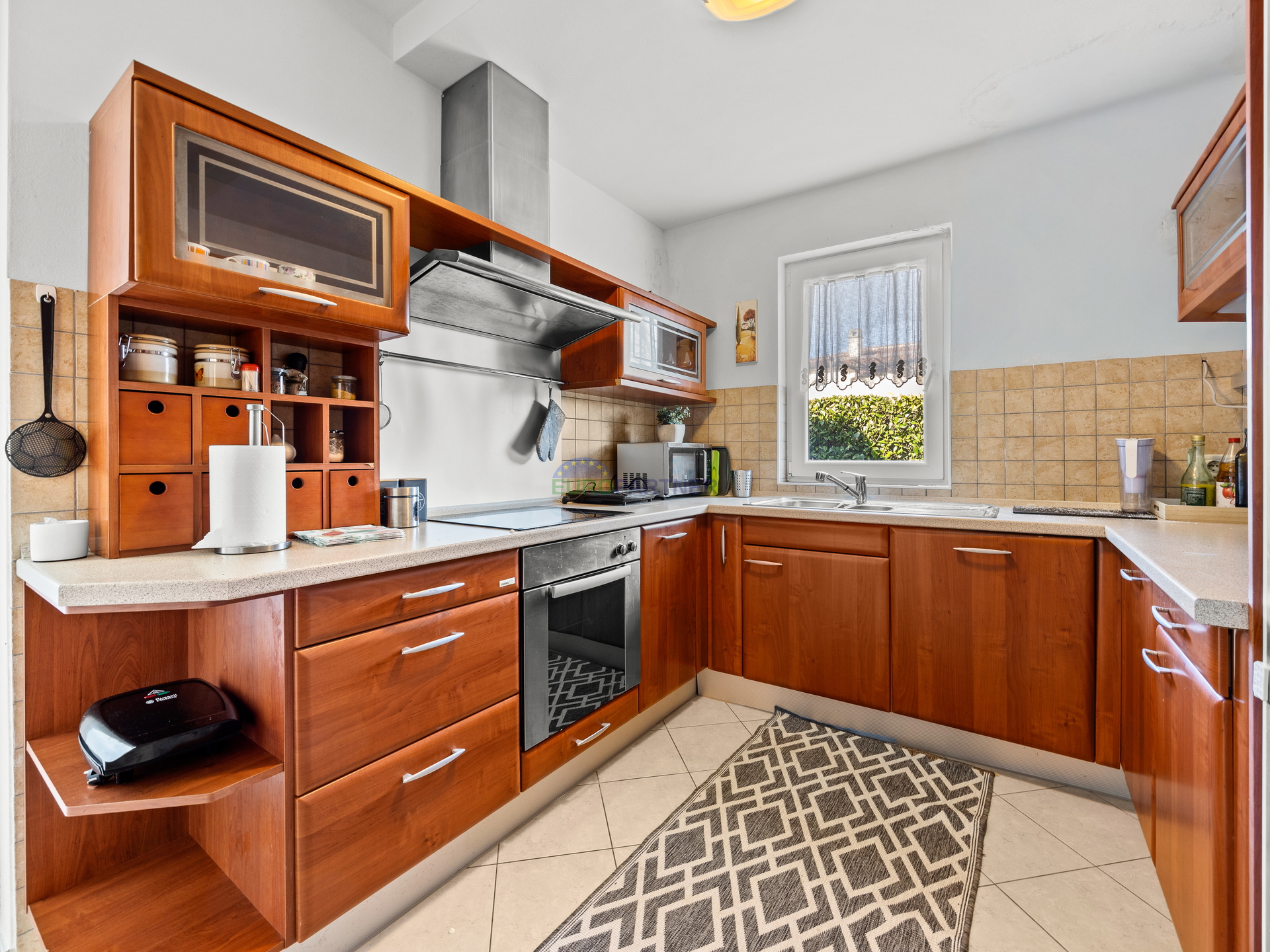 Pore&ccaron;&comma; mediteranska vila s bazenom&excl;