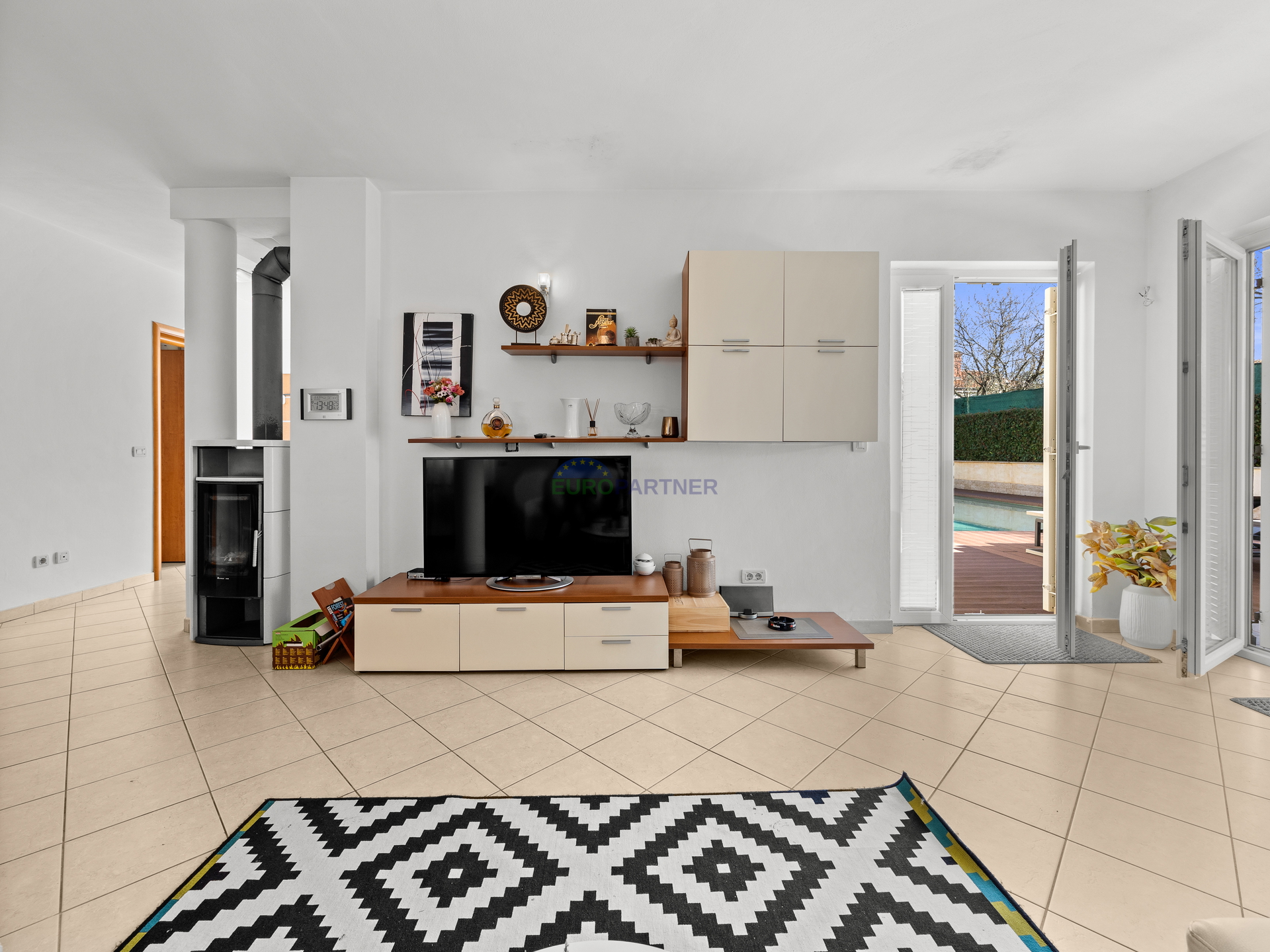 Pore&ccaron;&comma; mediteranska vila s bazenom&excl;