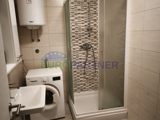 Lijepo ure&dstrok;en dvosobni stan s parkingom za najam