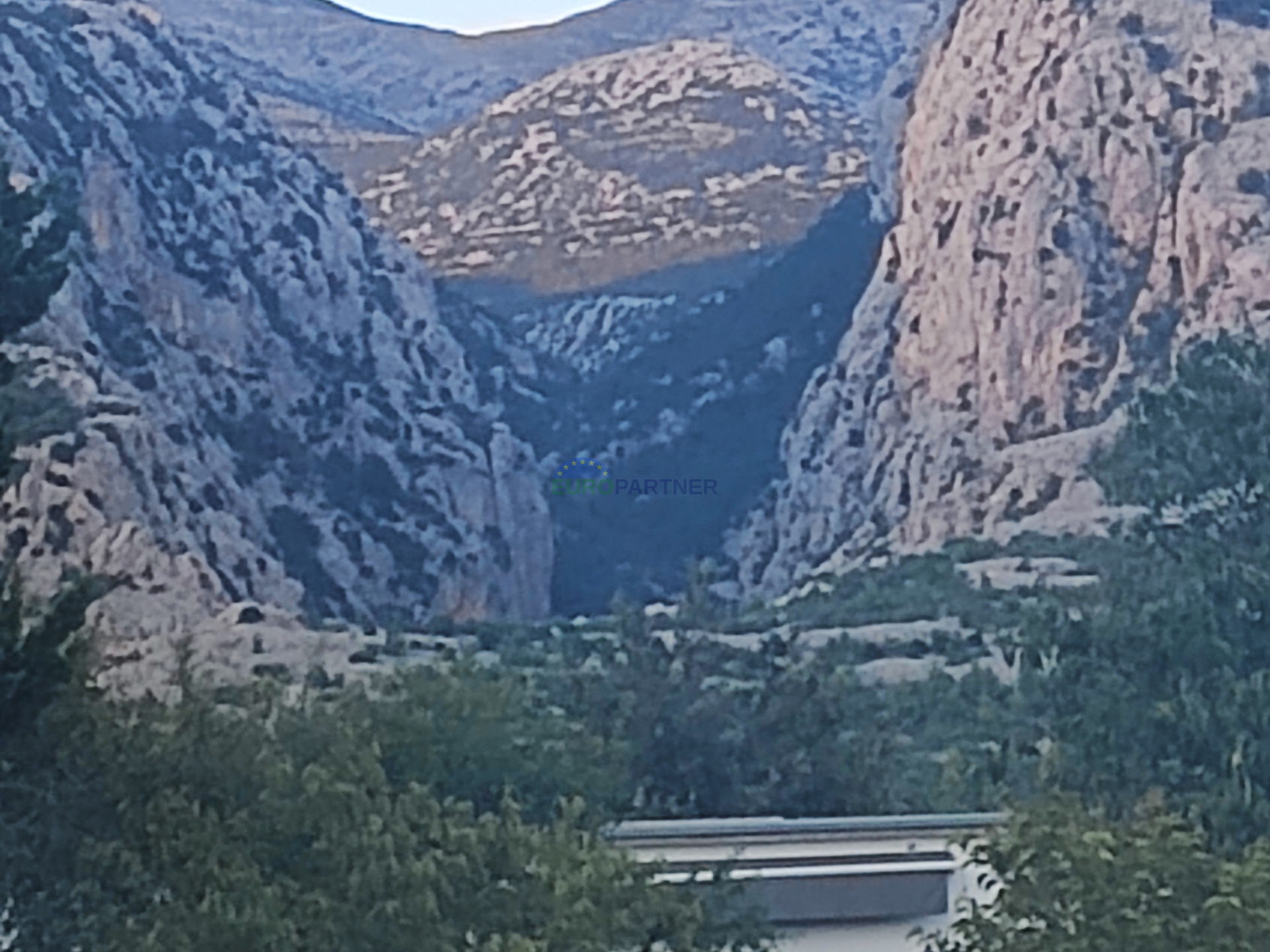 Starigrad-Paklenica, Terra in una splendida posizione