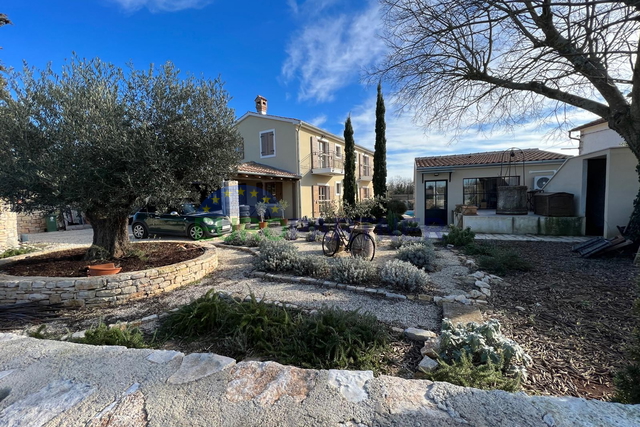 Istria, Svetvičenat, beautiful house with a swimming pool