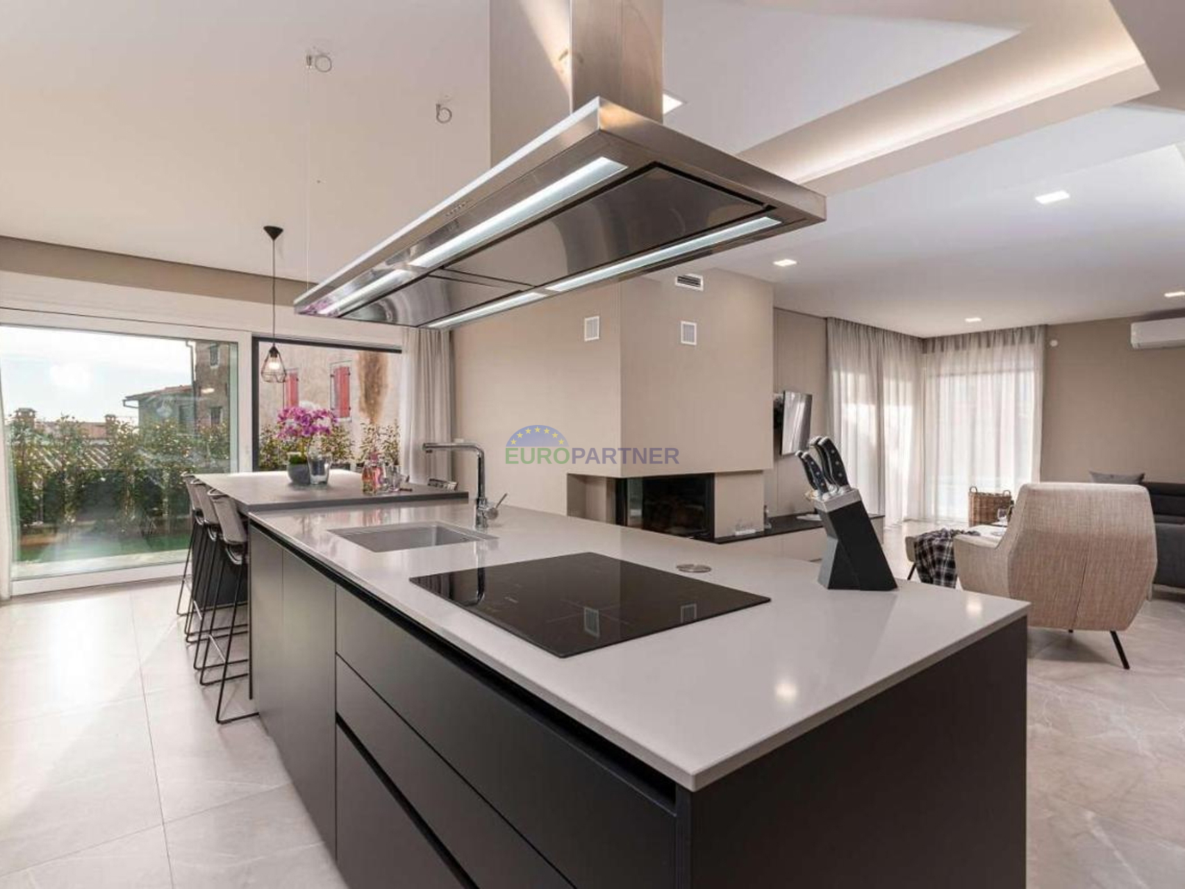 Villa with a pool, sauna, and jacuzzi, 8 km from Poreč