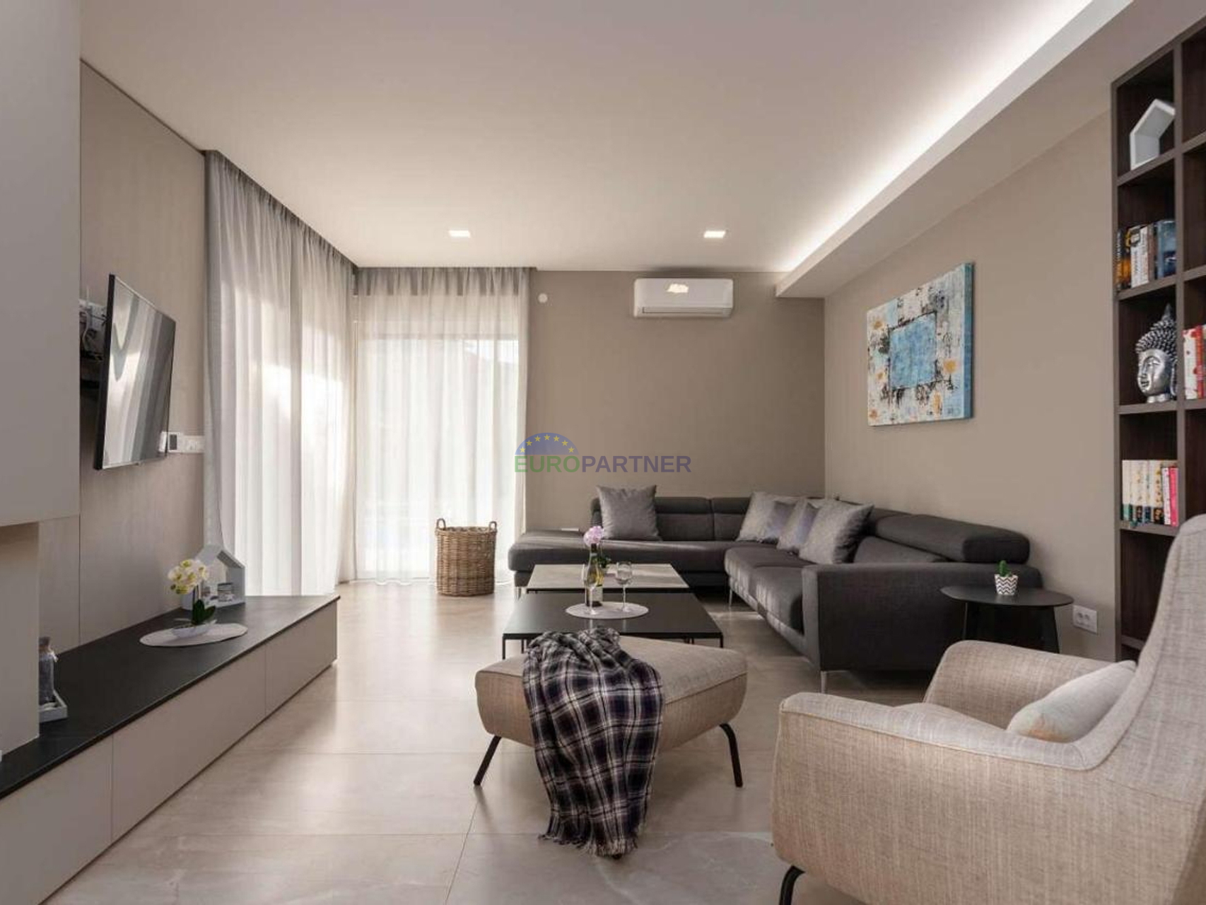 Villa with a pool, sauna, and jacuzzi, 8 km from Poreč