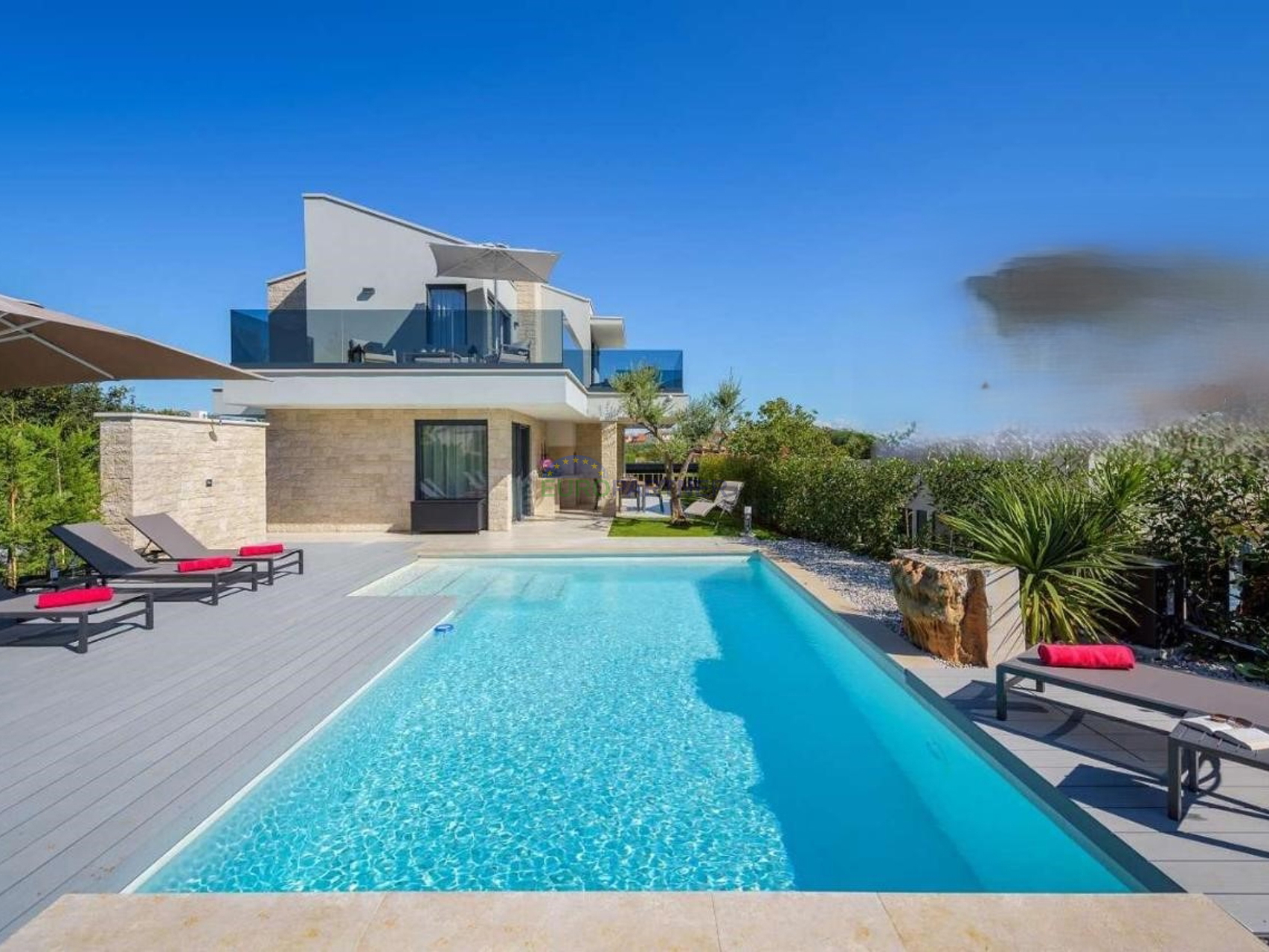 Villa with a pool, sauna, and jacuzzi, 8 km from Poreč